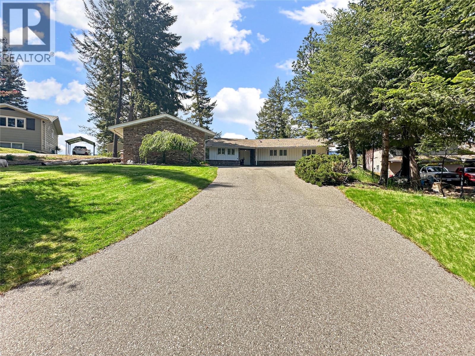221 West Place, Princeton, British Columbia  V0X 1W0 - Photo 2 - 10388693