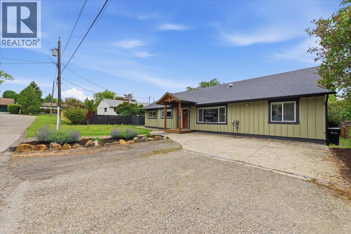 3002 20th Street, Vernon, British Columbia  V1T 4C5 - Photo 3 - 10388626