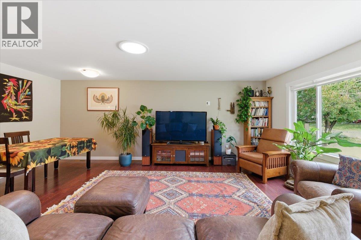3002 20th Street, Vernon, British Columbia  V1T 4C5 - Photo 8 - 10388626