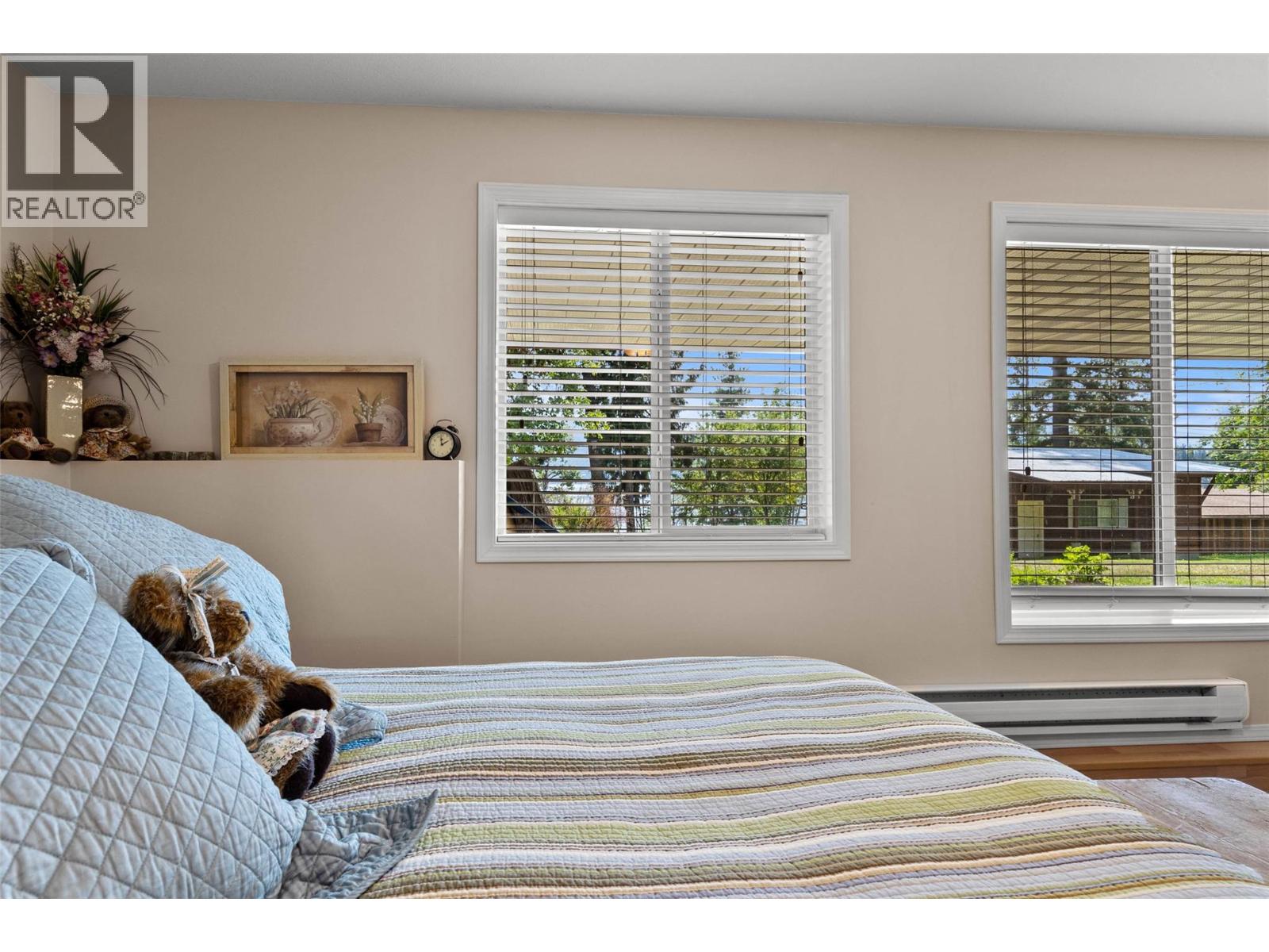 6297 Squilax-Anglemont Road, Magna Bay, British Columbia  V0E 1M7 - Photo 23 - 10388831