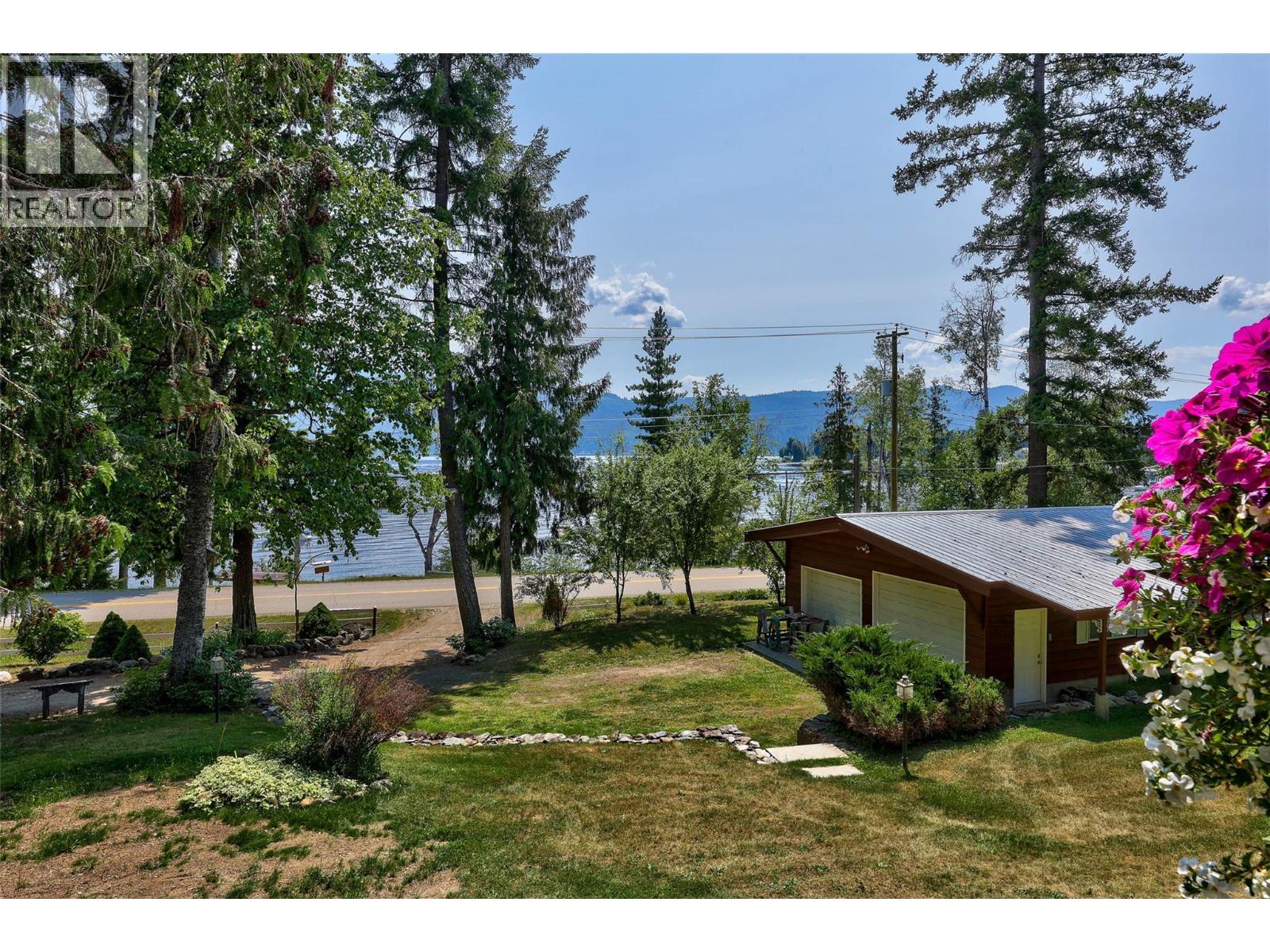 6297 Squilax-Anglemont Road, Magna Bay, British Columbia  V0E 1M7 - Photo 30 - 10388831
