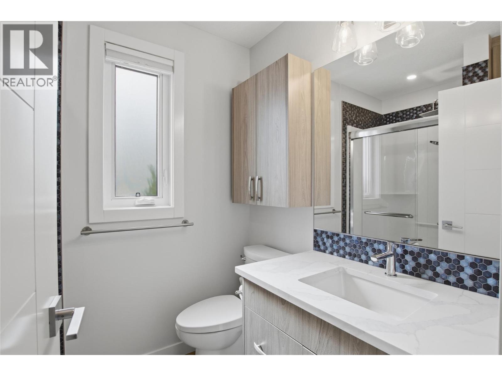 8242 97a Highway Unit# 30, Mara, British Columbia  V0E 2K0 - Photo 17 - 10388222