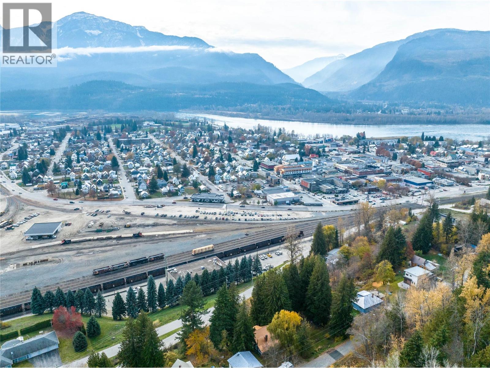 125 Maple Street, Revelstoke, British Columbia  V0E 2S0 - Photo 9 - 10388832