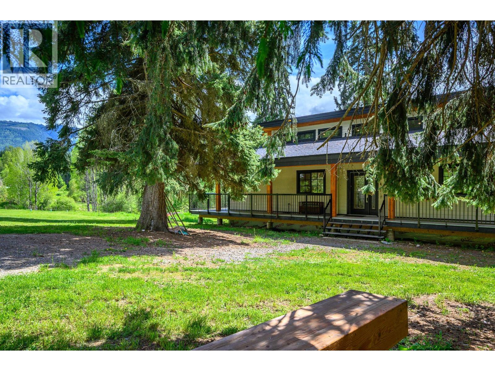522 North Fork Road, Cherryville, British Columbia  V0E 2G0 - Photo 4 - 10387867