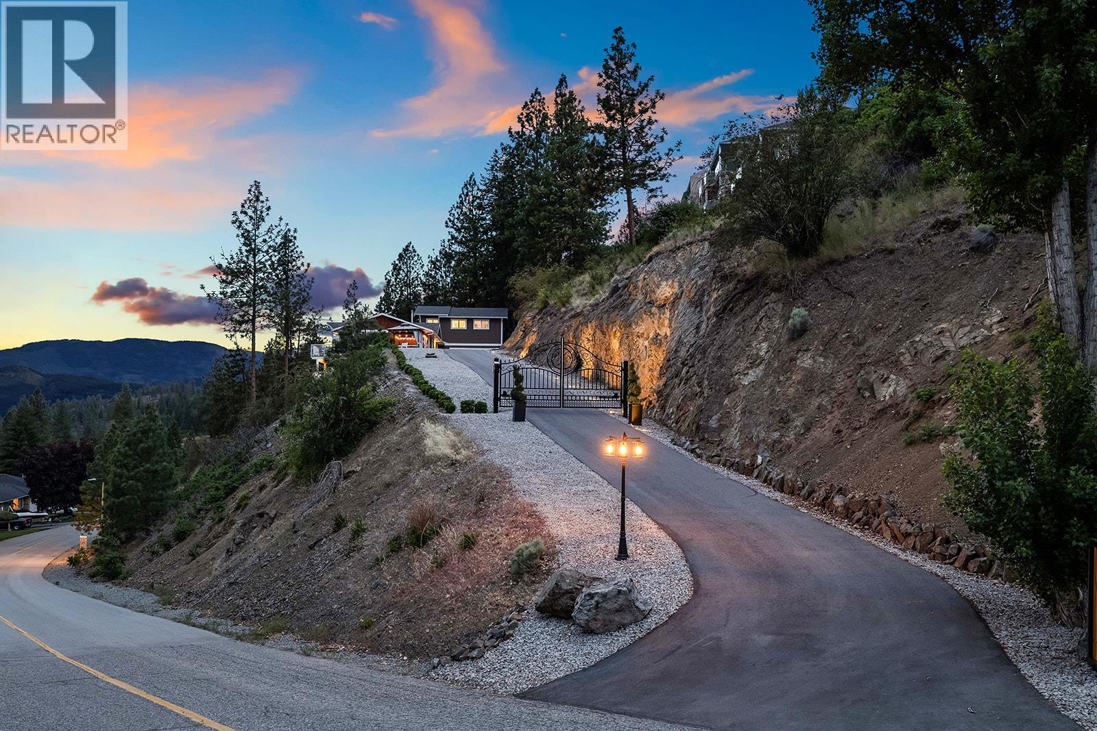 4618 Ponderosa Drive, Peachland, British Columbia  V0H 1X5 - Photo 4 - 10388494