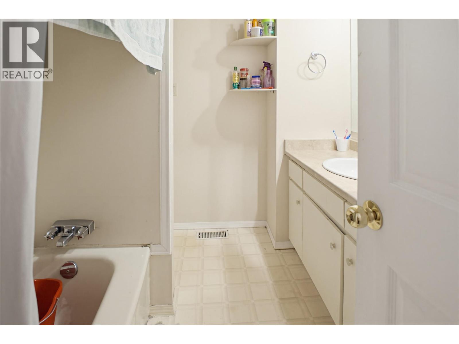 1435 Summit Drive Unit# 70, Kamloops, British Columbia  V2E 1S4 - Photo 8 - 10388379