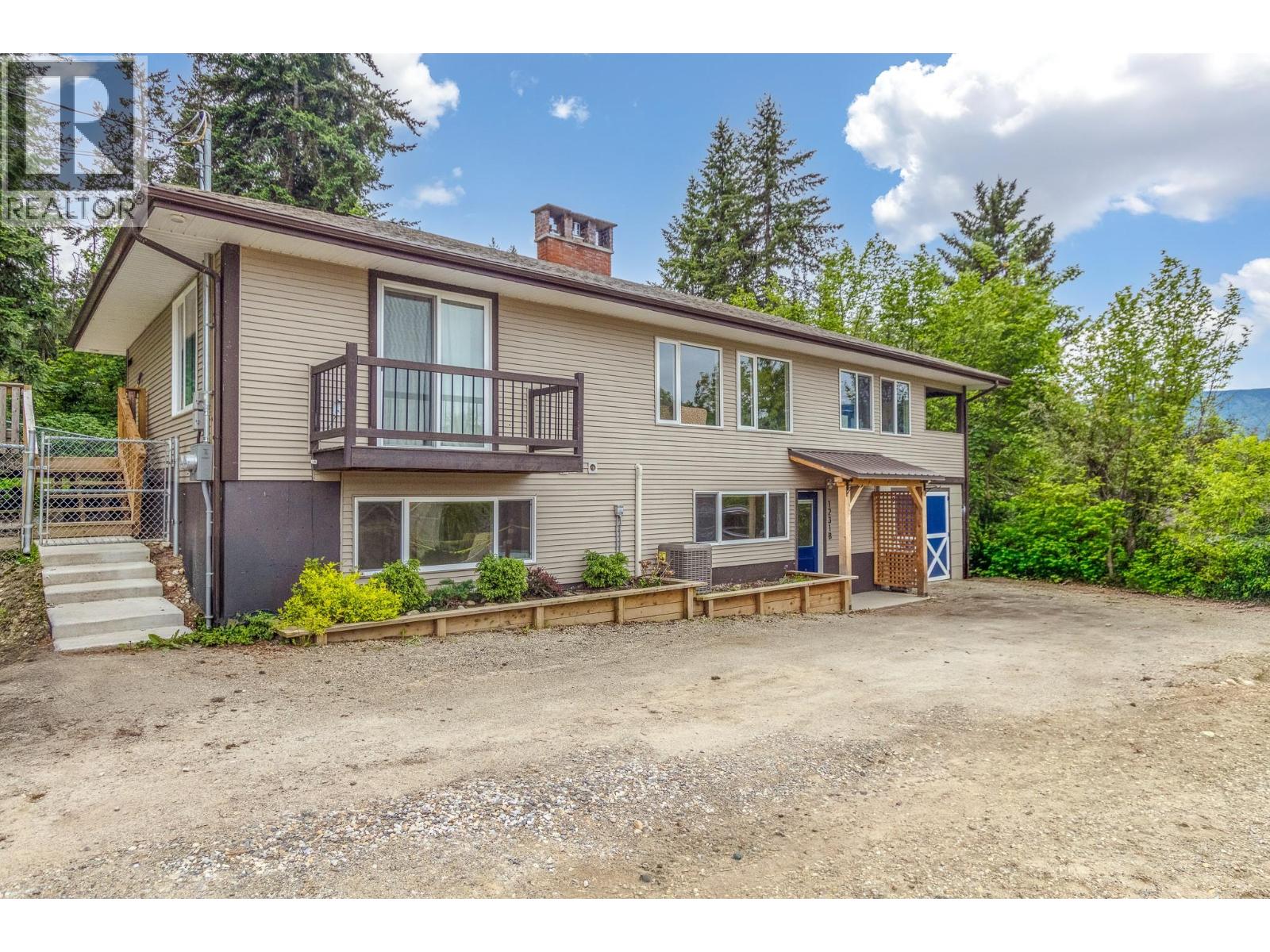 1231 1 Street Se, Salmon Arm, British Columbia  V1E 0B6 - Photo 1 - 10388577
