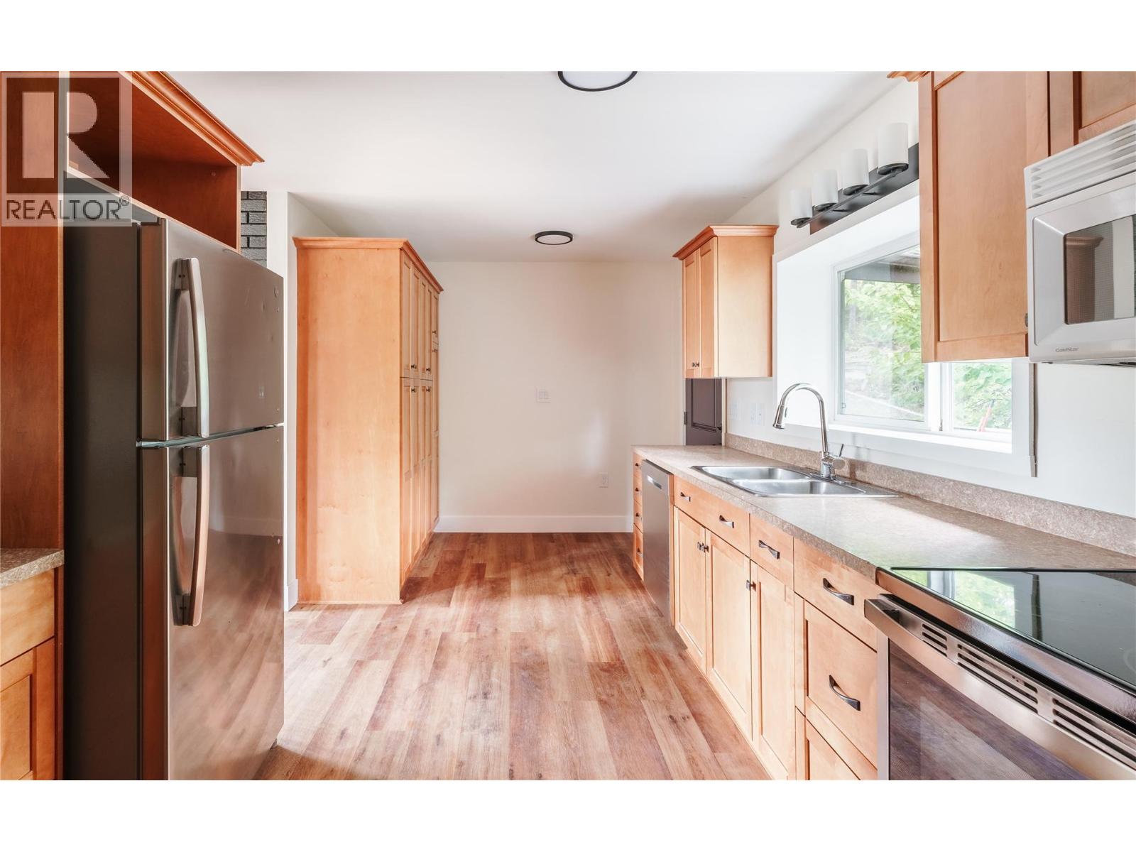 1231 1 Street Se, Salmon Arm, British Columbia  V1E 0B6 - Photo 10 - 10388577
