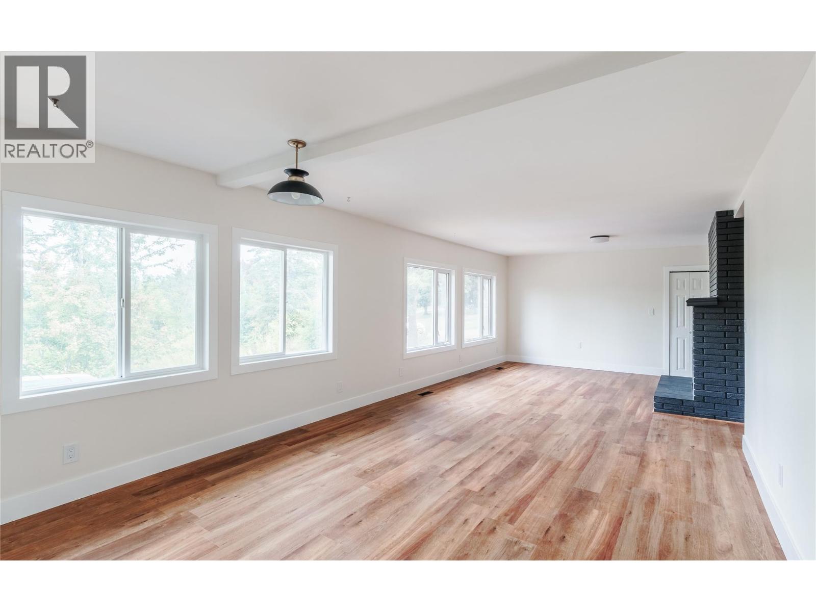 1231 1 Street Se, Salmon Arm, British Columbia  V1E 0B6 - Photo 2 - 10388577