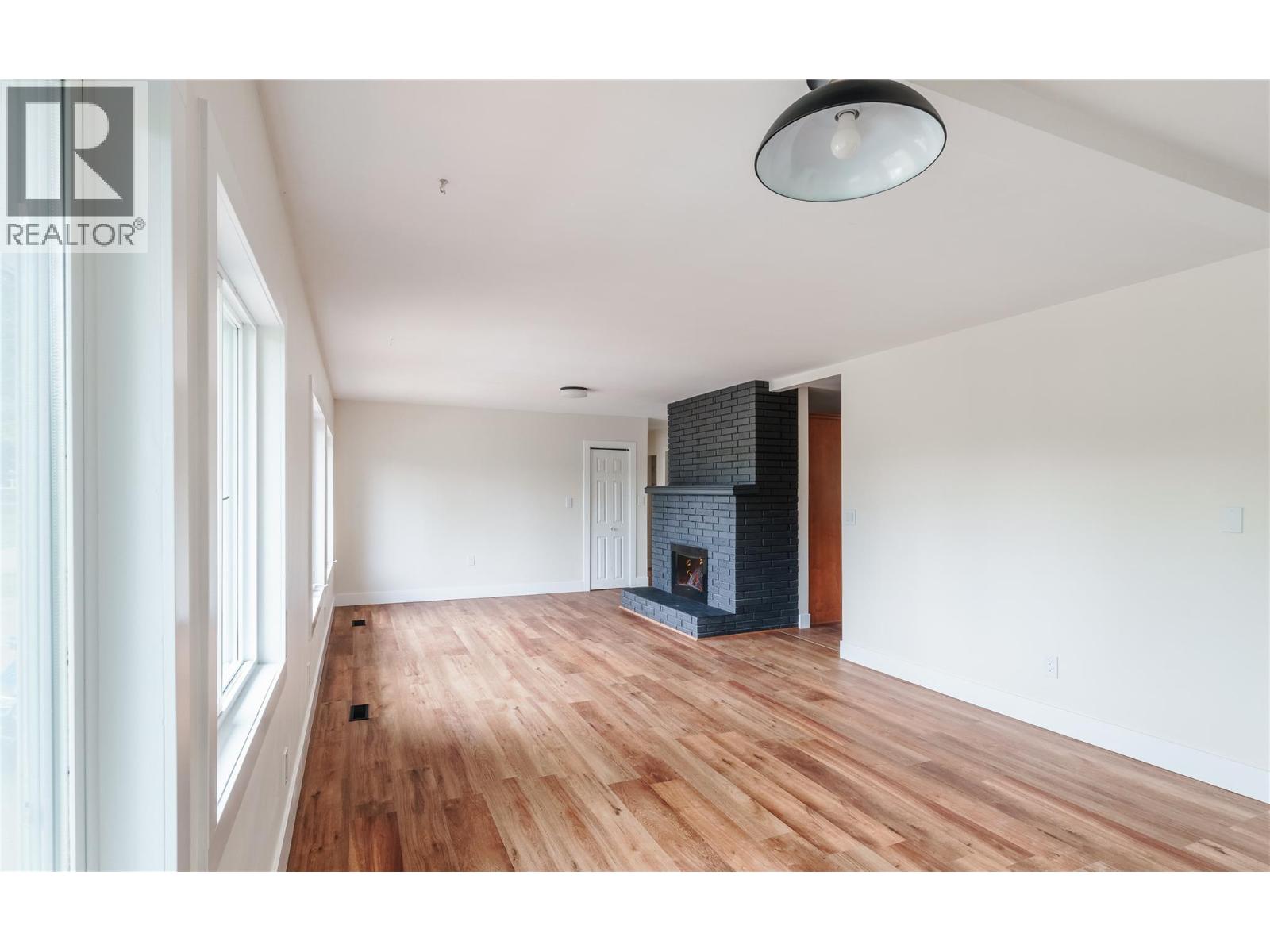 1231 1 Street Se, Salmon Arm, British Columbia  V1E 0B6 - Photo 3 - 10388577