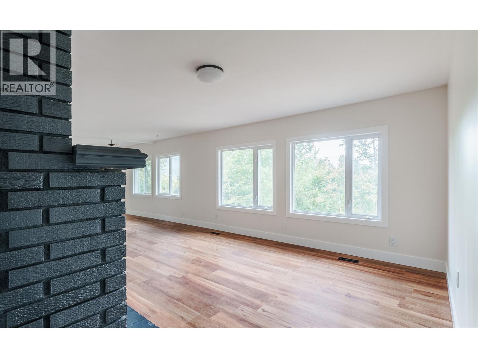 1231 1 Street Se, Salmon Arm, British Columbia  V1E 0B6 - Photo 4 - 10388577