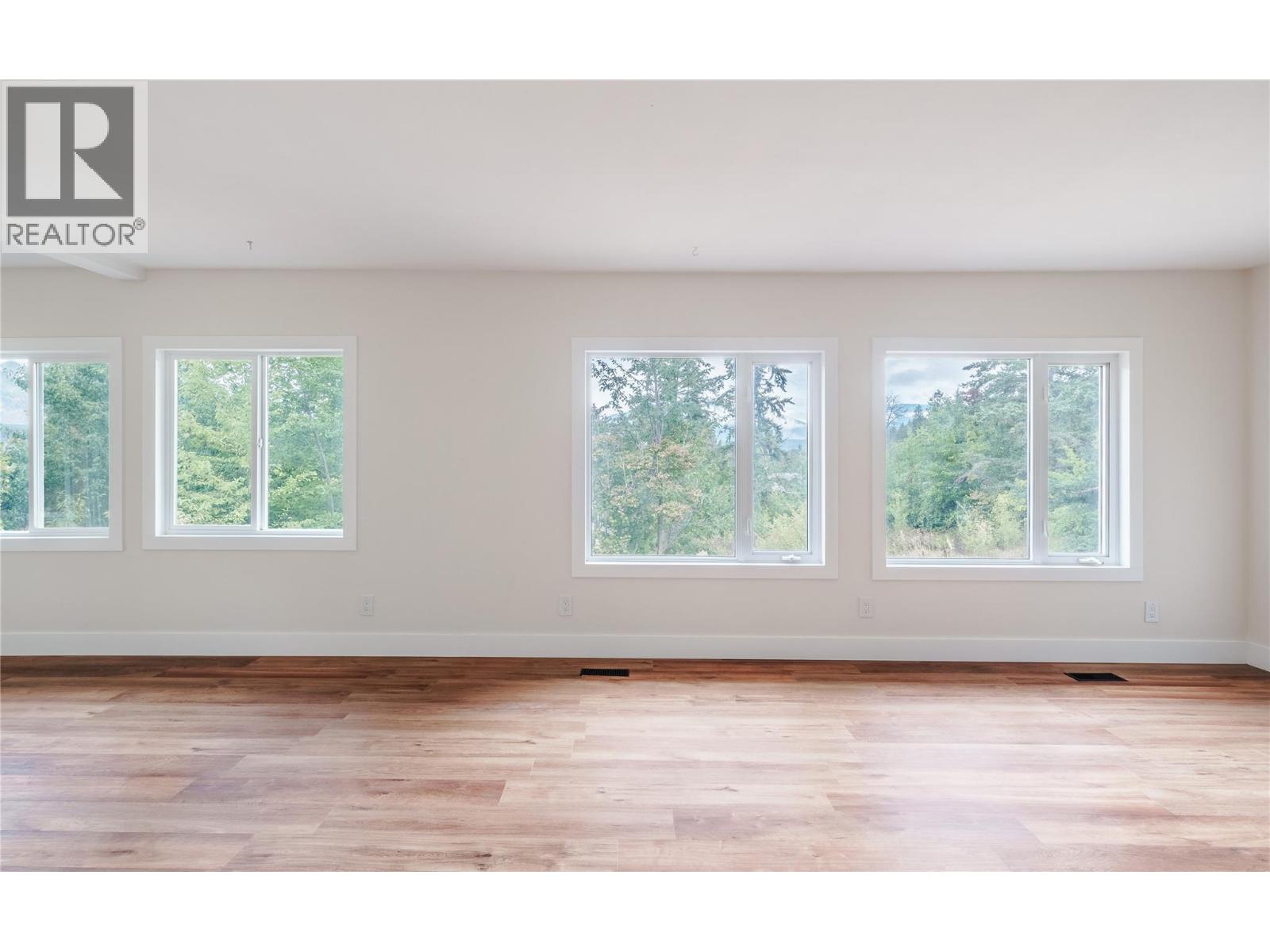 1231 1 Street Se, Salmon Arm, British Columbia  V1E 0B6 - Photo 5 - 10388577
