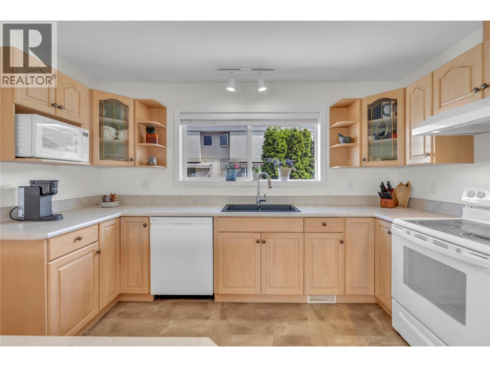 166 Green Avenue W Unit# 103, Penticton, British Columbia  V2A 3T1 - Photo 2 - 10387742