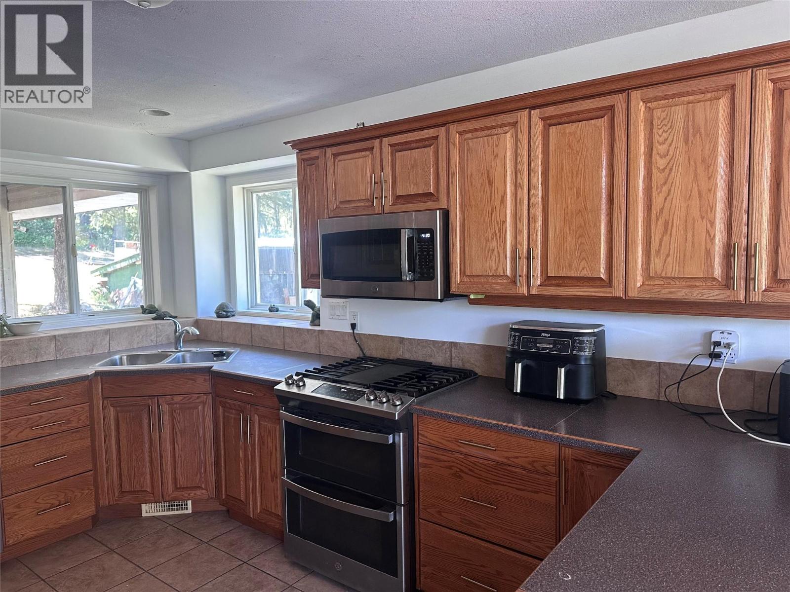 3966 Hwy 3 Highway, Rock Creek, British Columbia  V0H 1Y0 - Photo 3 - 10388784