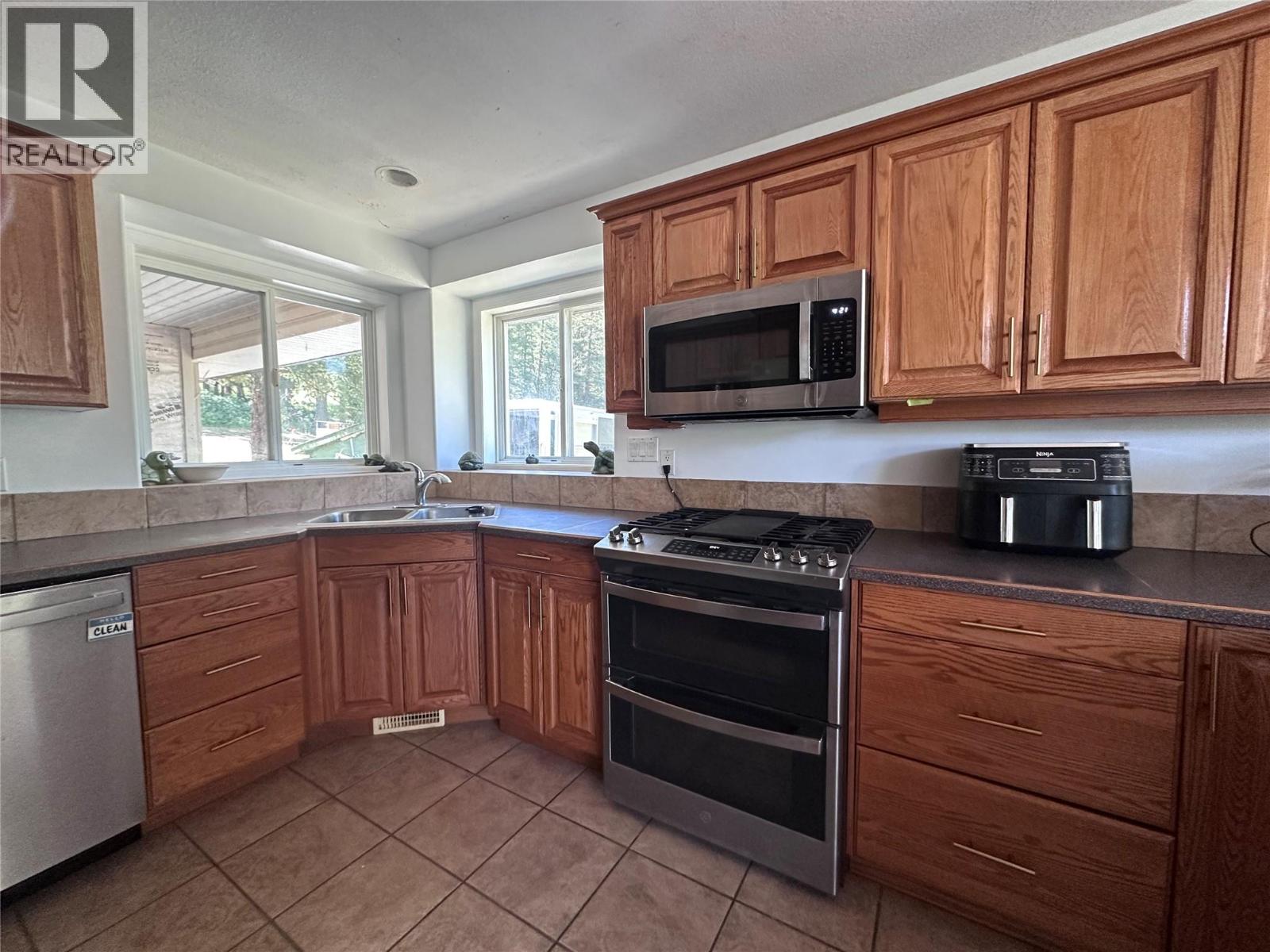 3966 Hwy 3 Highway, Rock Creek, British Columbia  V0H 1Y0 - Photo 6 - 10388784