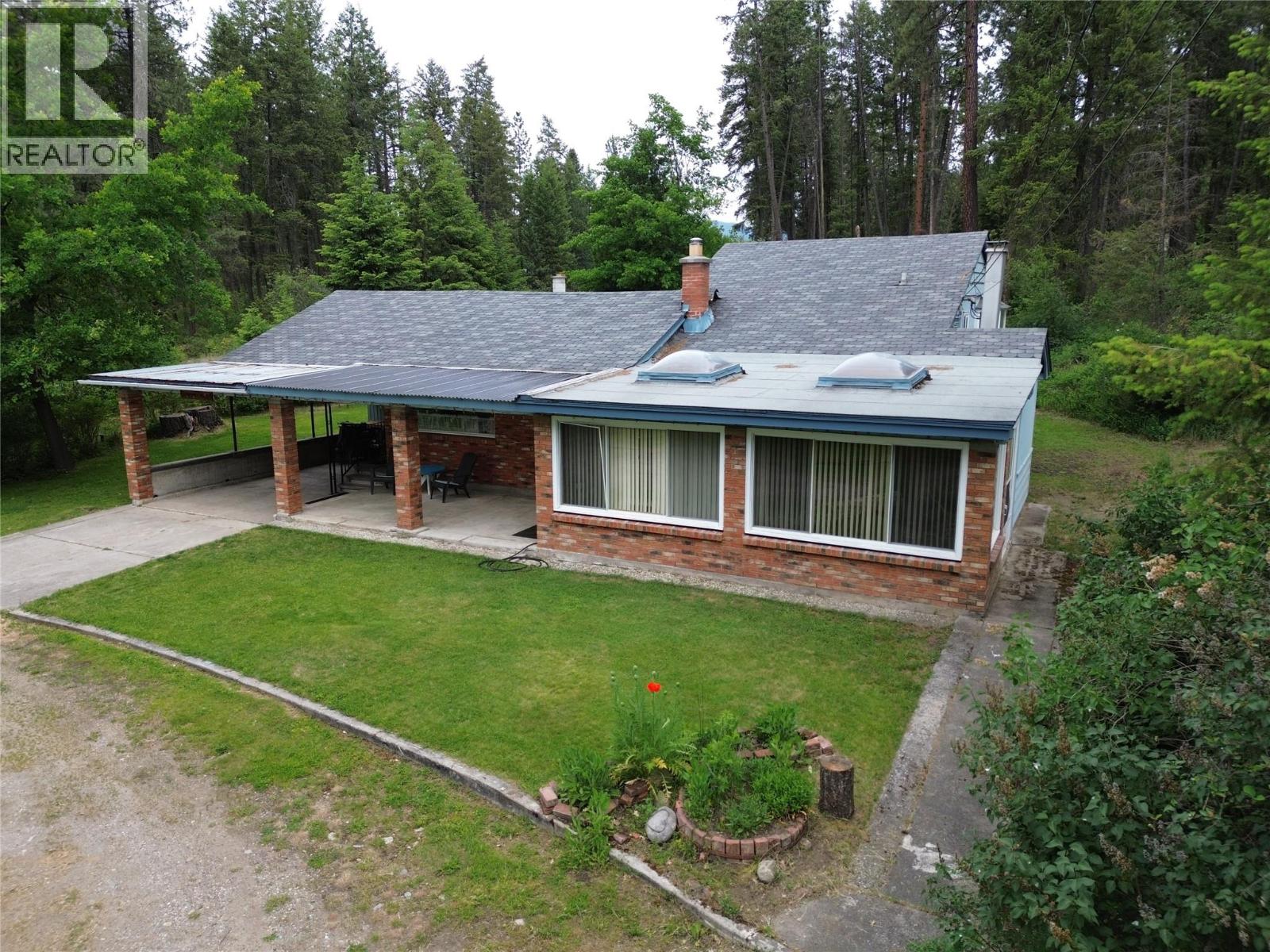 1980 3 Highway, christina lake, British Columbia