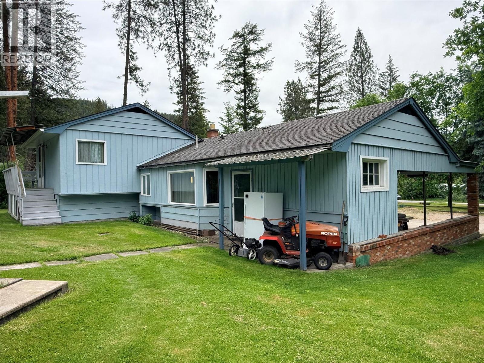 1980 3 Highway, Christina Lake, British Columbia  V0H 1E2 - Photo 10 - 10388837