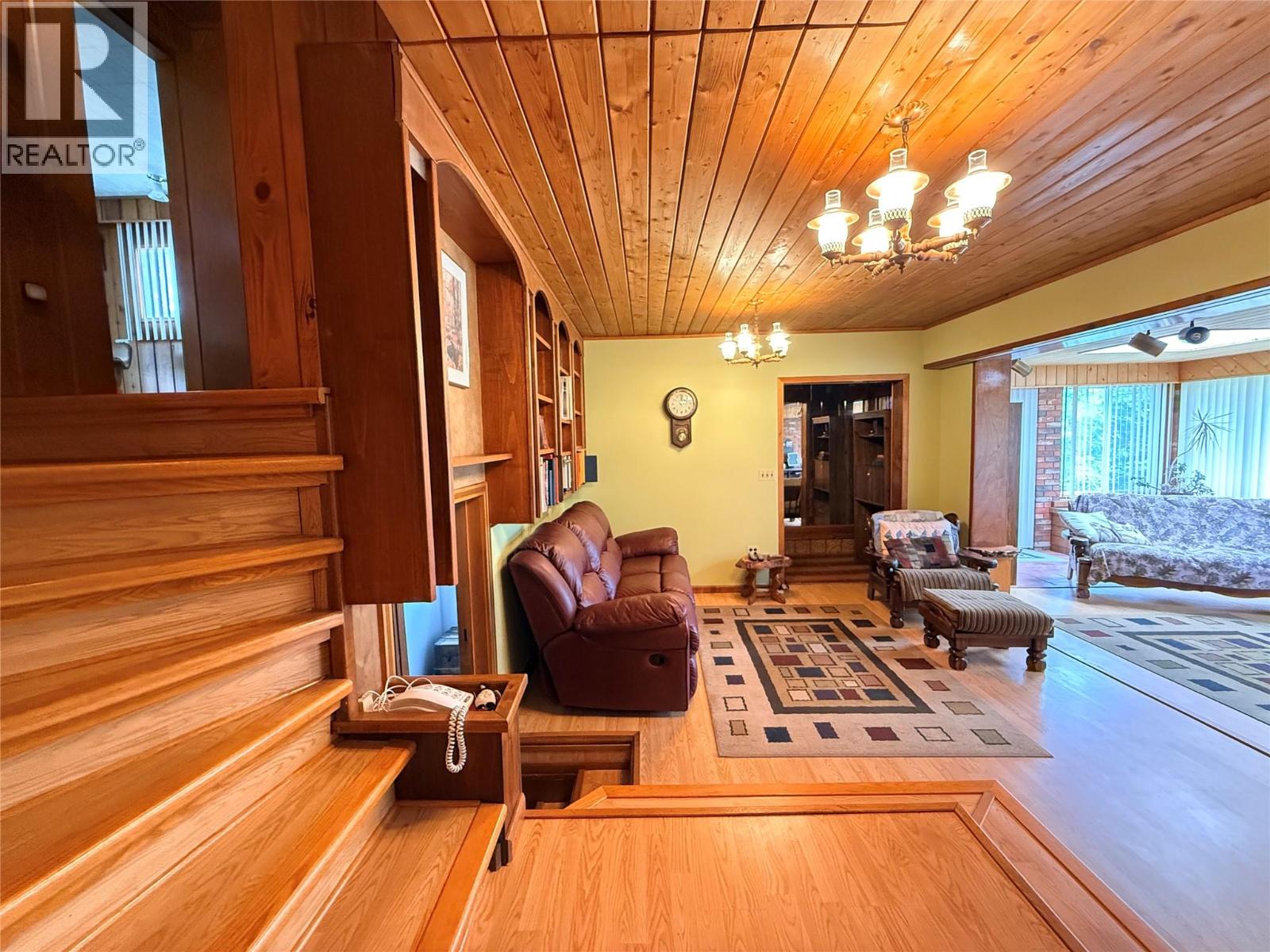 1980 3 Highway, Christina Lake, British Columbia  V0H 1E2 - Photo 19 - 10388837