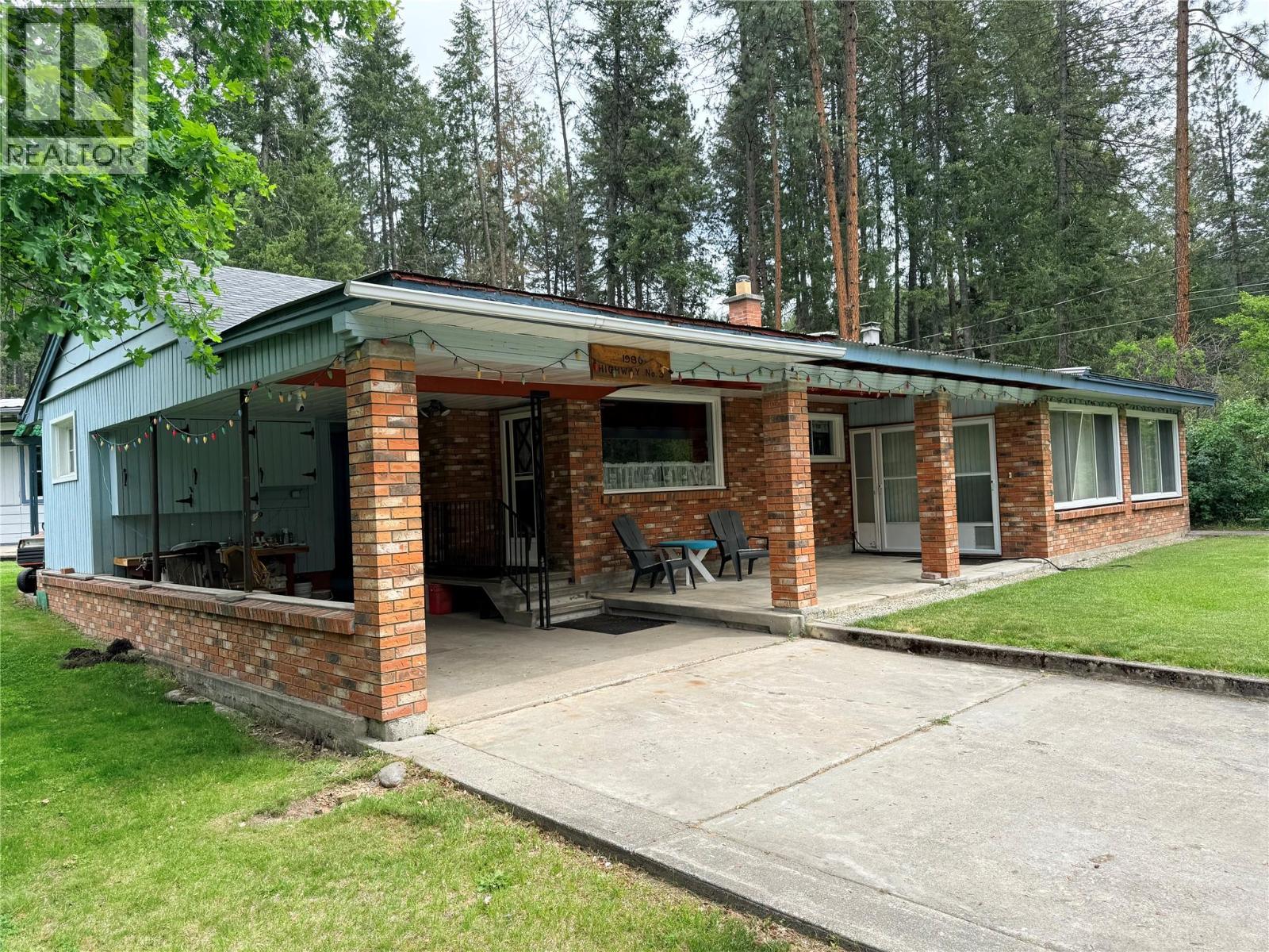 1980 3 Highway, Christina Lake, British Columbia  V0H 1E2 - Photo 2 - 10388837