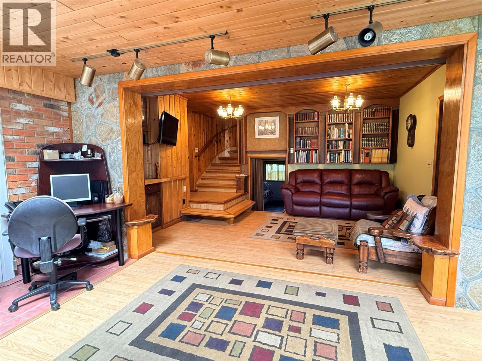 1980 3 Highway, Christina Lake, British Columbia  V0H 1E2 - Photo 22 - 10388837