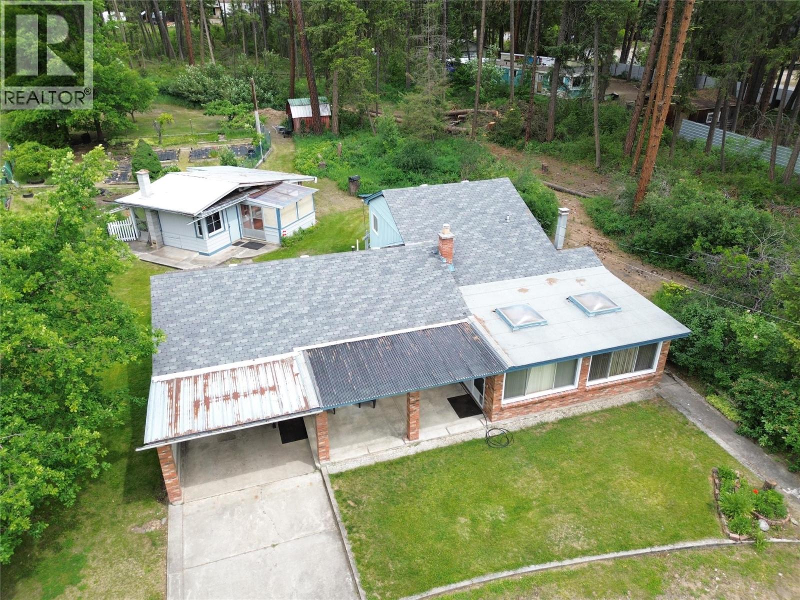 1980 3 Highway, Christina Lake, British Columbia  V0H 1E2 - Photo 3 - 10388837