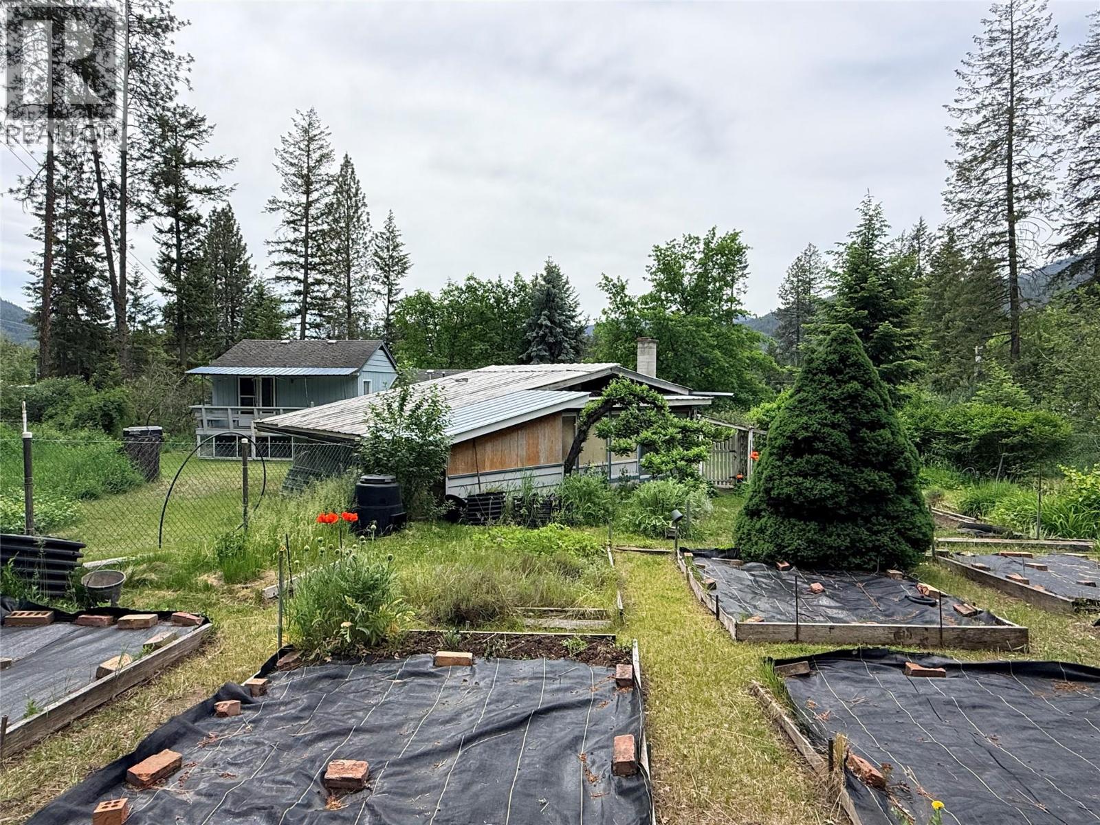 1980 3 Highway, Christina Lake, British Columbia  V0H 1E2 - Photo 38 - 10388837