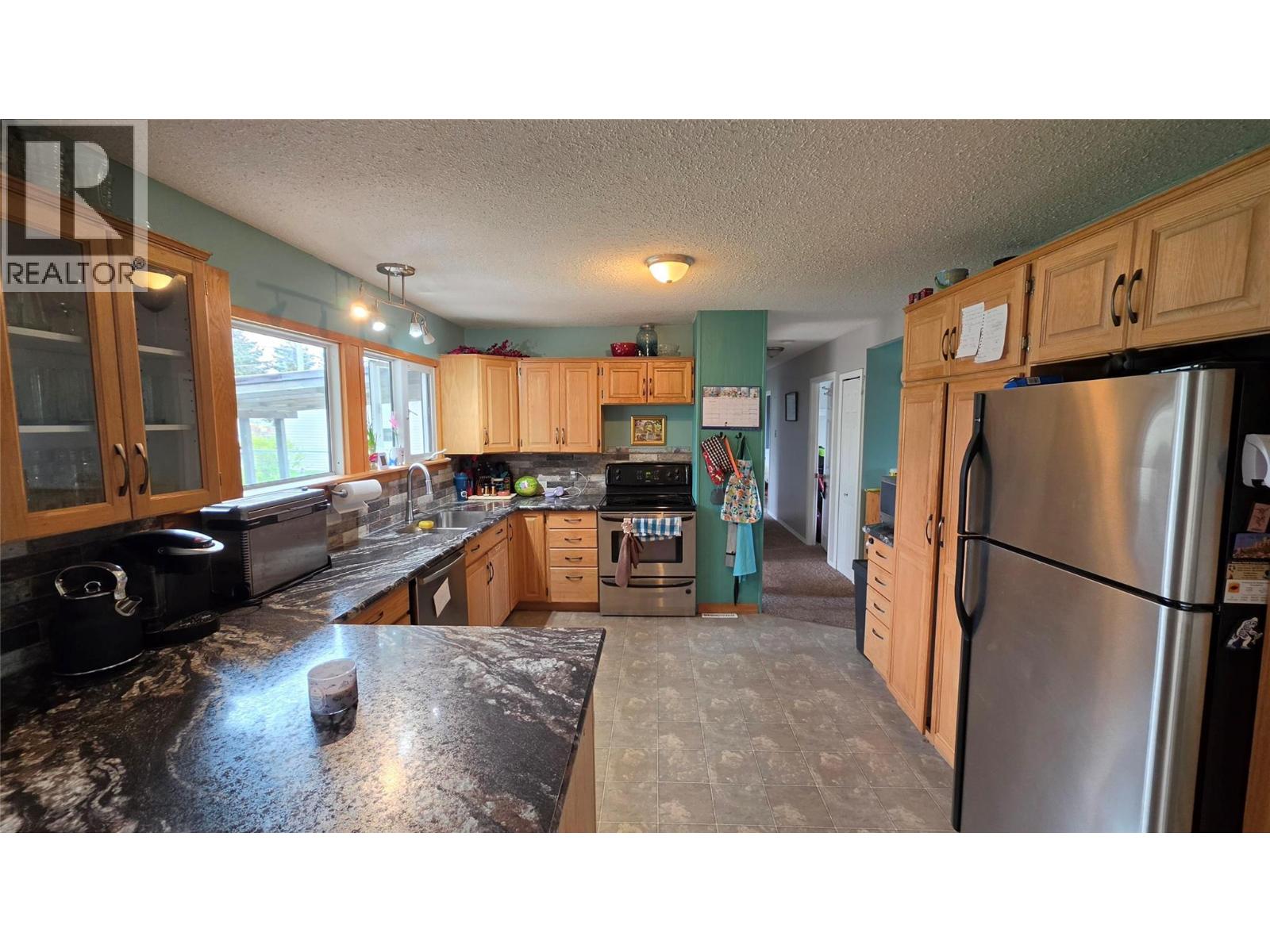 1316 93 Avenue, Dawson Creek, British Columbia  V1G 1E4 - Photo 2 - 10388936