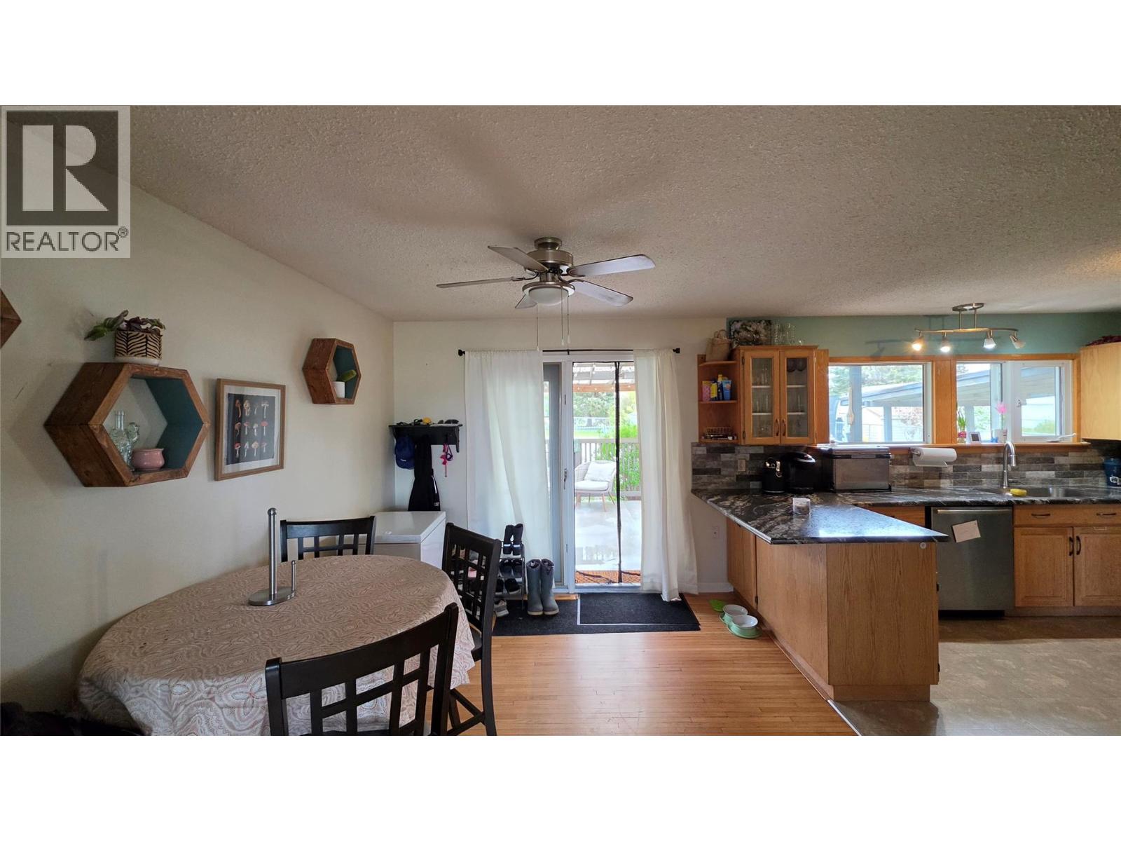 1316 93 Avenue, Dawson Creek, British Columbia  V1G 1E4 - Photo 3 - 10388936