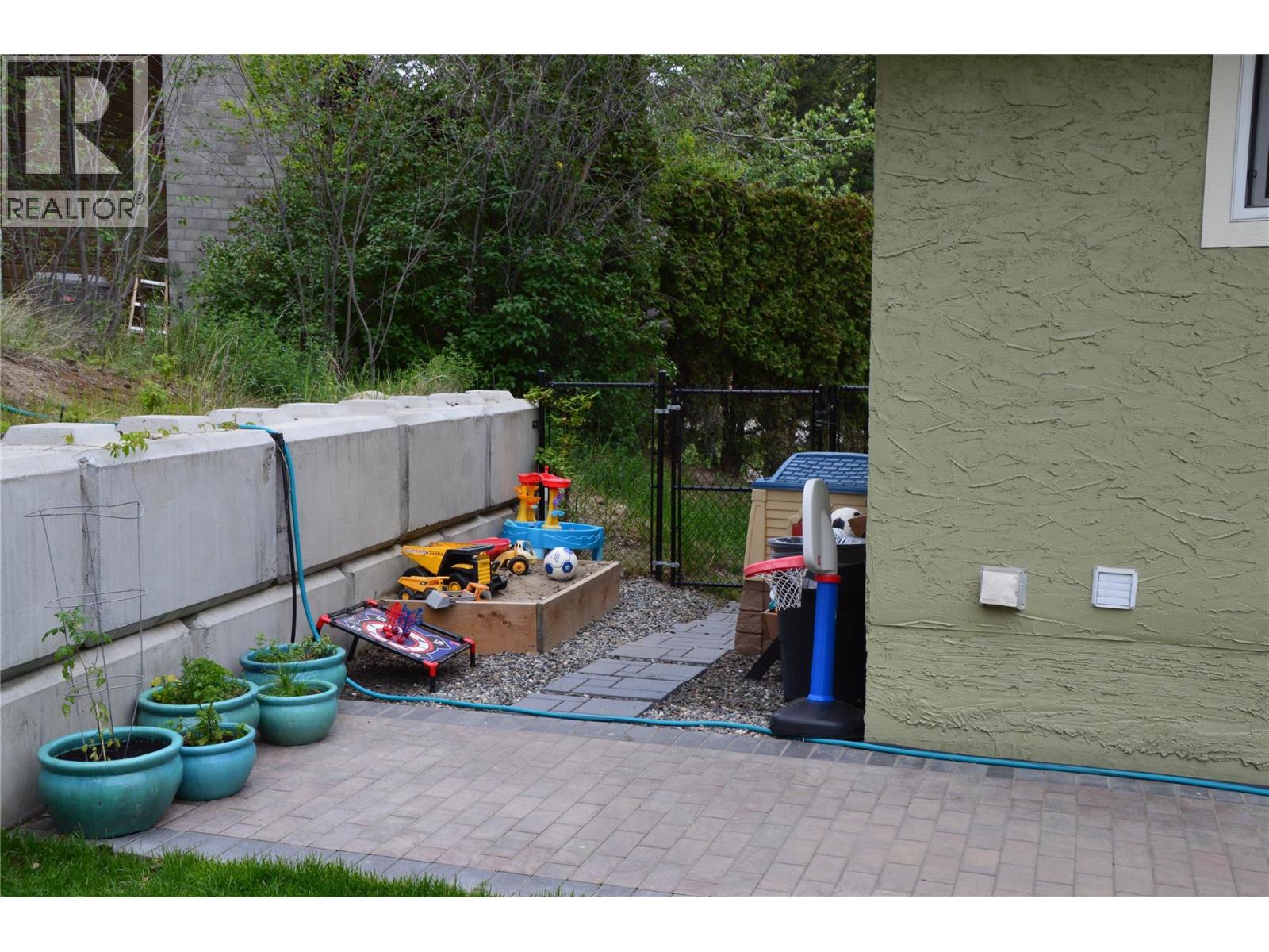 1975 Wentworth Place, Kamloops, British Columbia  V2E 2B3 - Photo 12 - 10388925