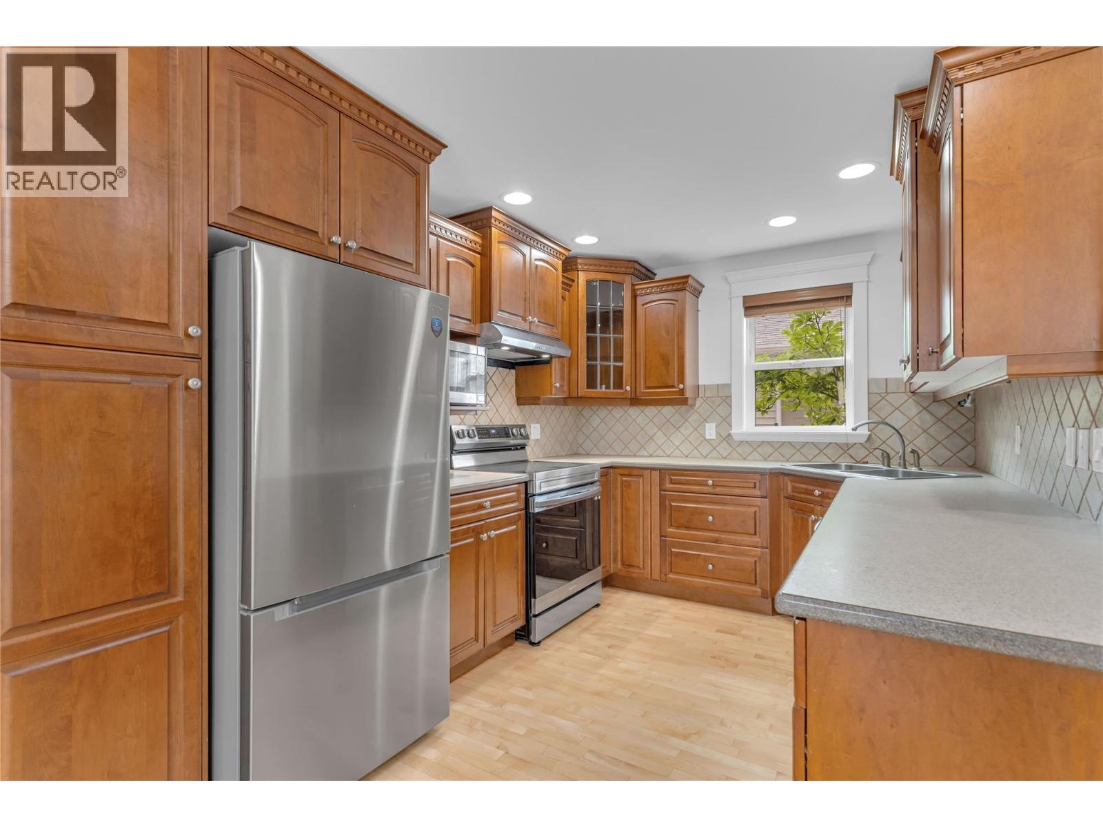 4049 Lakeshore Road Unit# 104, Kelowna, British Columbia  V1W 1V7 - Photo 3 - 10388772