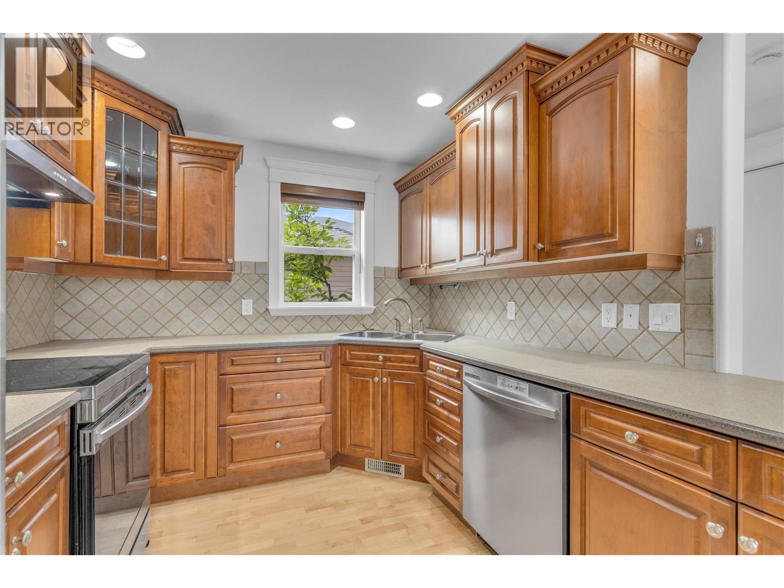4049 Lakeshore Road Unit# 104, Kelowna, British Columbia  V1W 1V7 - Photo 4 - 10388772