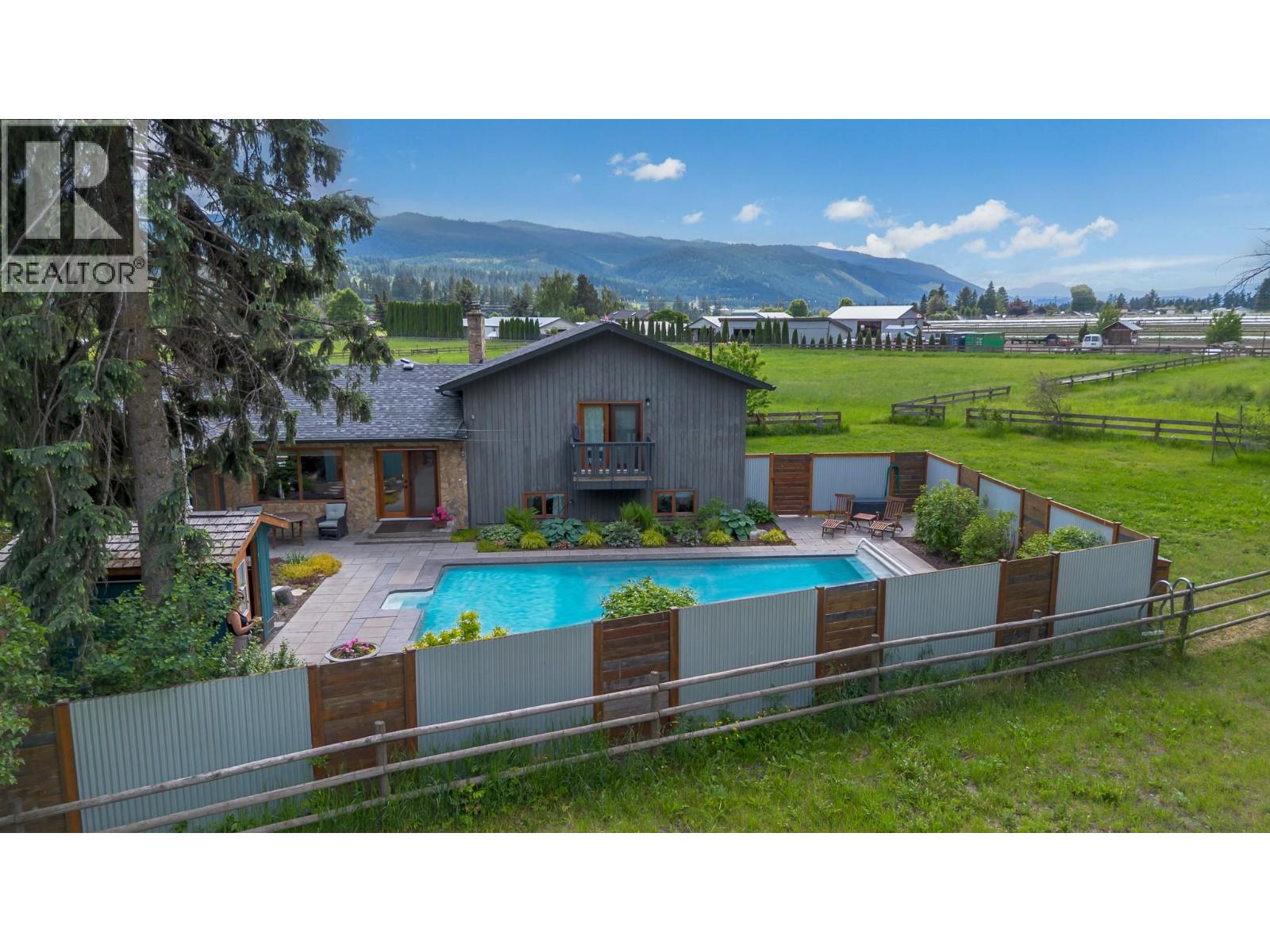 5425 Petworth Road, Coldstream, British Columbia  V1B 3E2 - Photo 3 - 10388695