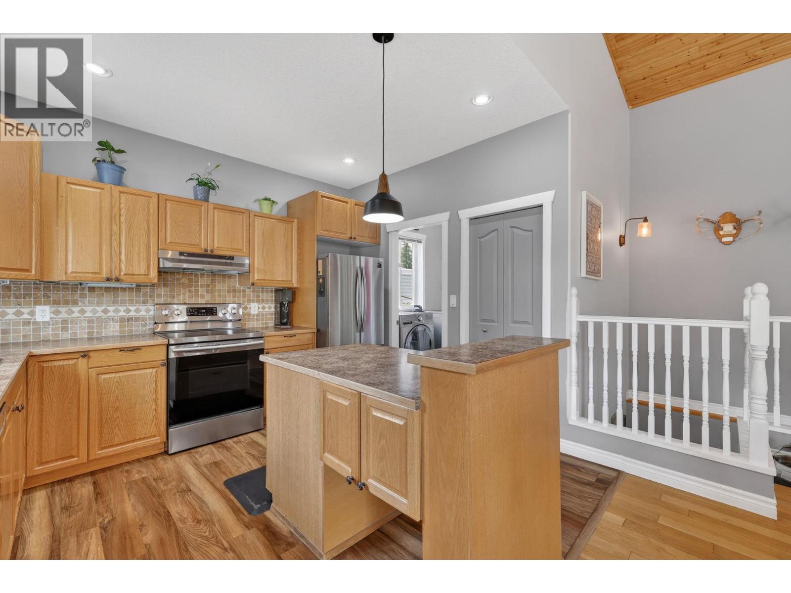 1850 22nd Street Ne, Salmon Arm, British Columbia  V1E 3M9 - Photo 16 - 10388901