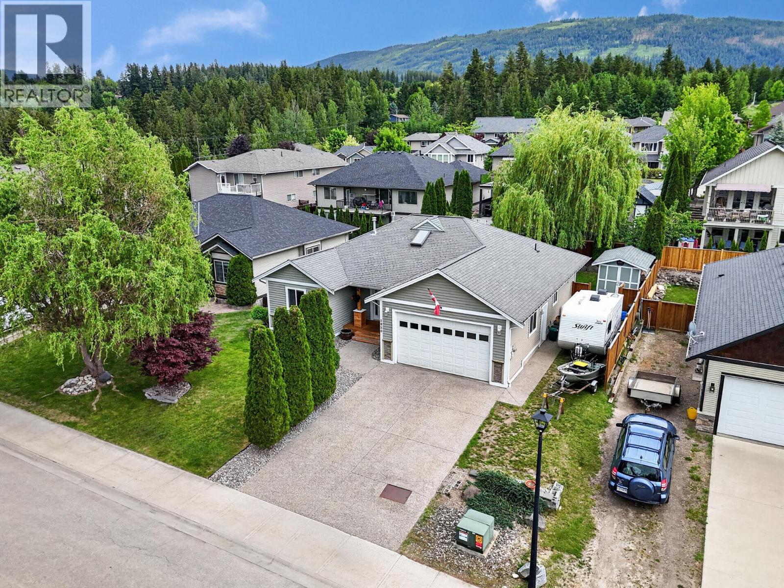 1850 22nd Street Ne, Salmon Arm, British Columbia  V1E 3M9 - Photo 2 - 10388901