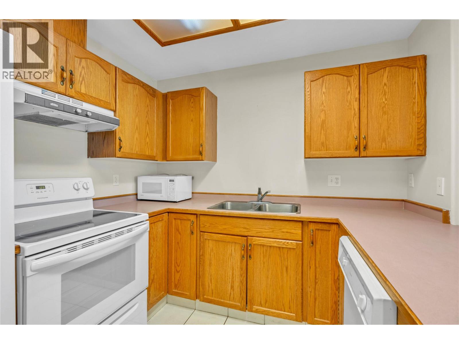 3310 Skaha Lake Road Unit# 306, Penticton, British Columbia  V2A 6G4 - Photo 3 - 10388970