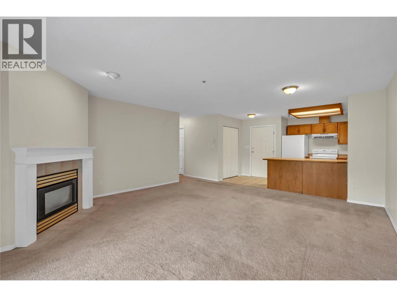 3310 Skaha Lake Road Unit# 306, Penticton, British Columbia  V2A 6G4 - Photo 5 - 10388970