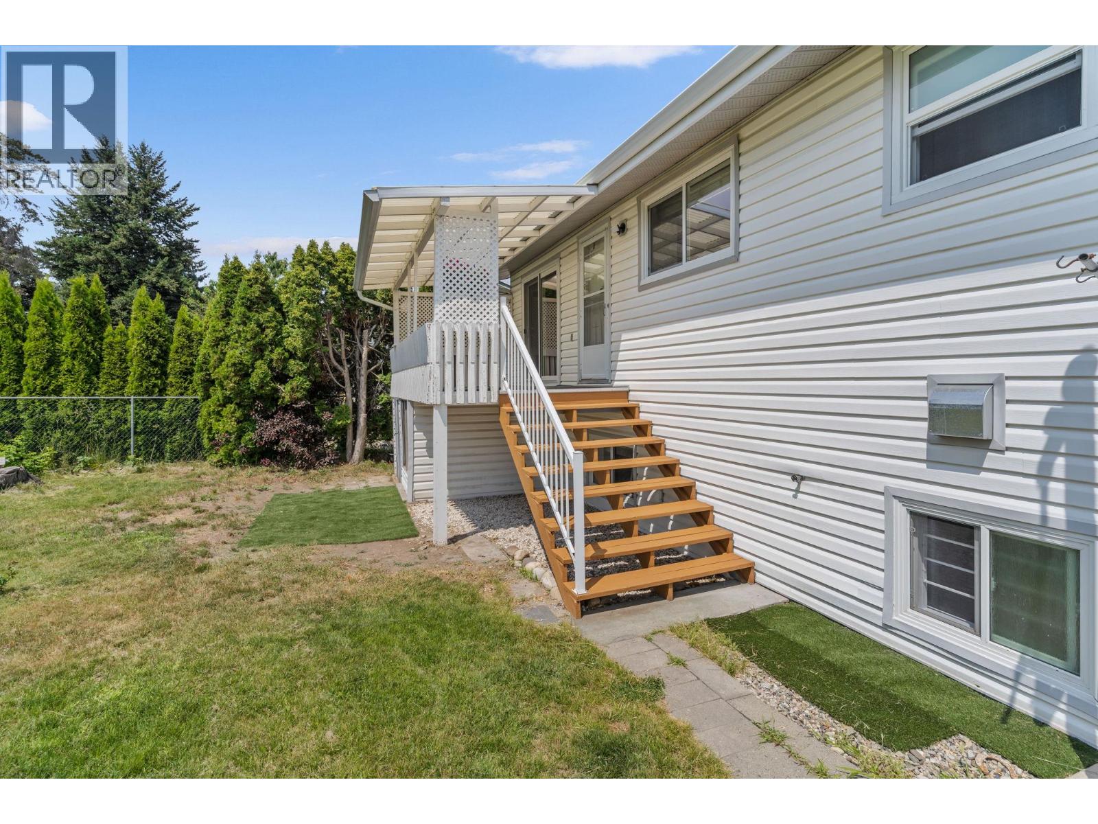 449 Barkley Road, Kelowna, British Columbia  V1W 1E4 - Photo 28 - 10389000
