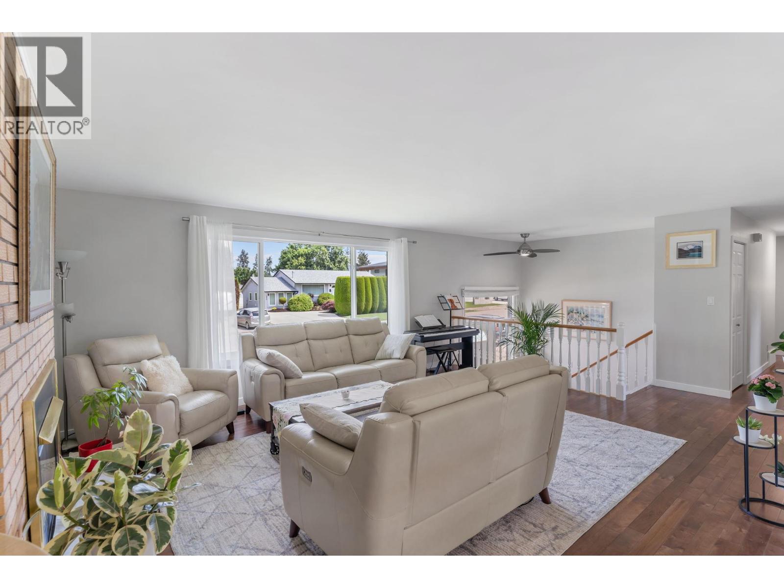 449 Barkley Road, Kelowna, British Columbia  V1W 1E4 - Photo 5 - 10389000