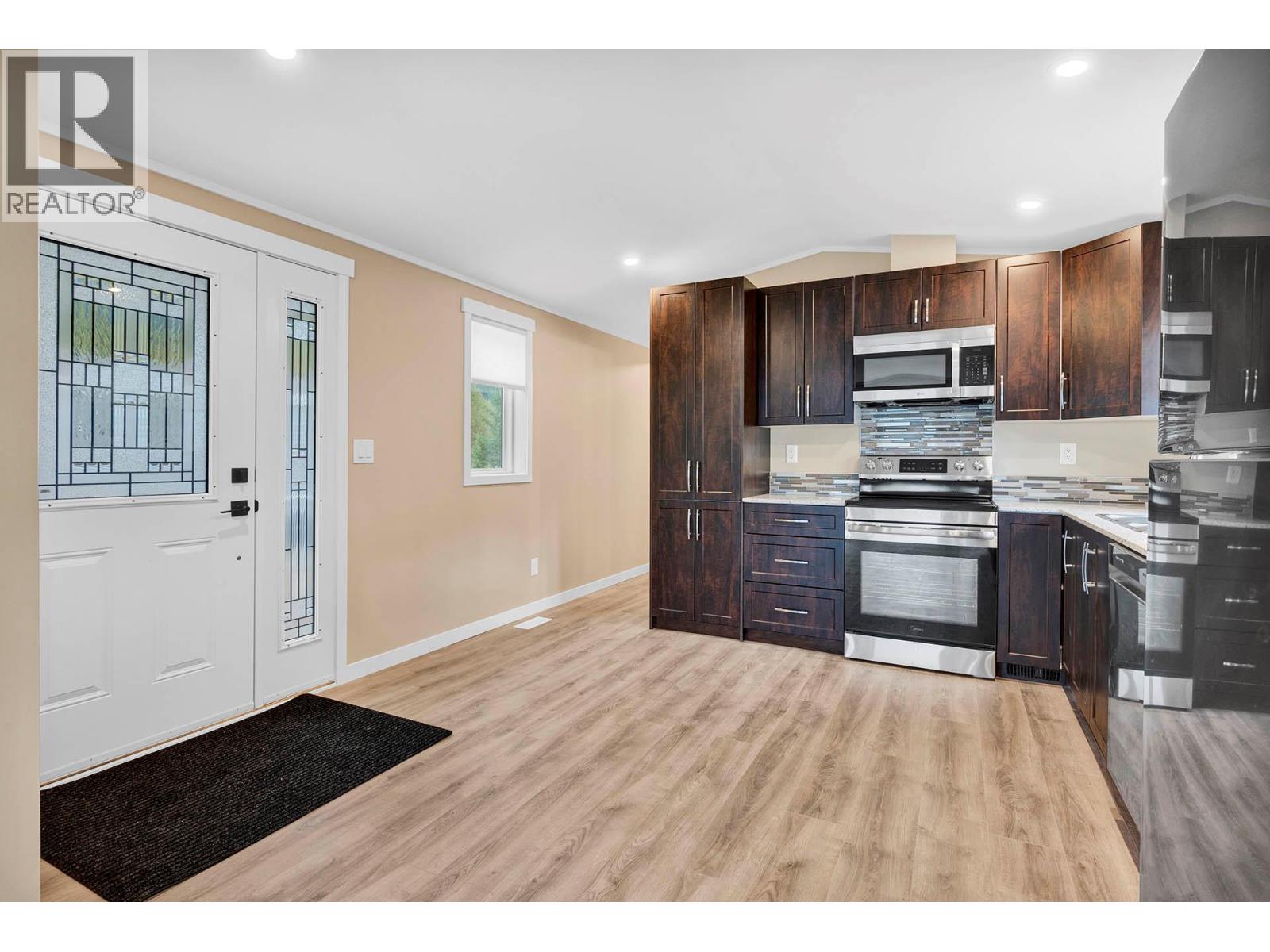 121 Ferry Road Unit# 34, Clearwater, British Columbia  V0E 1N2 - Photo 2 - 10364032