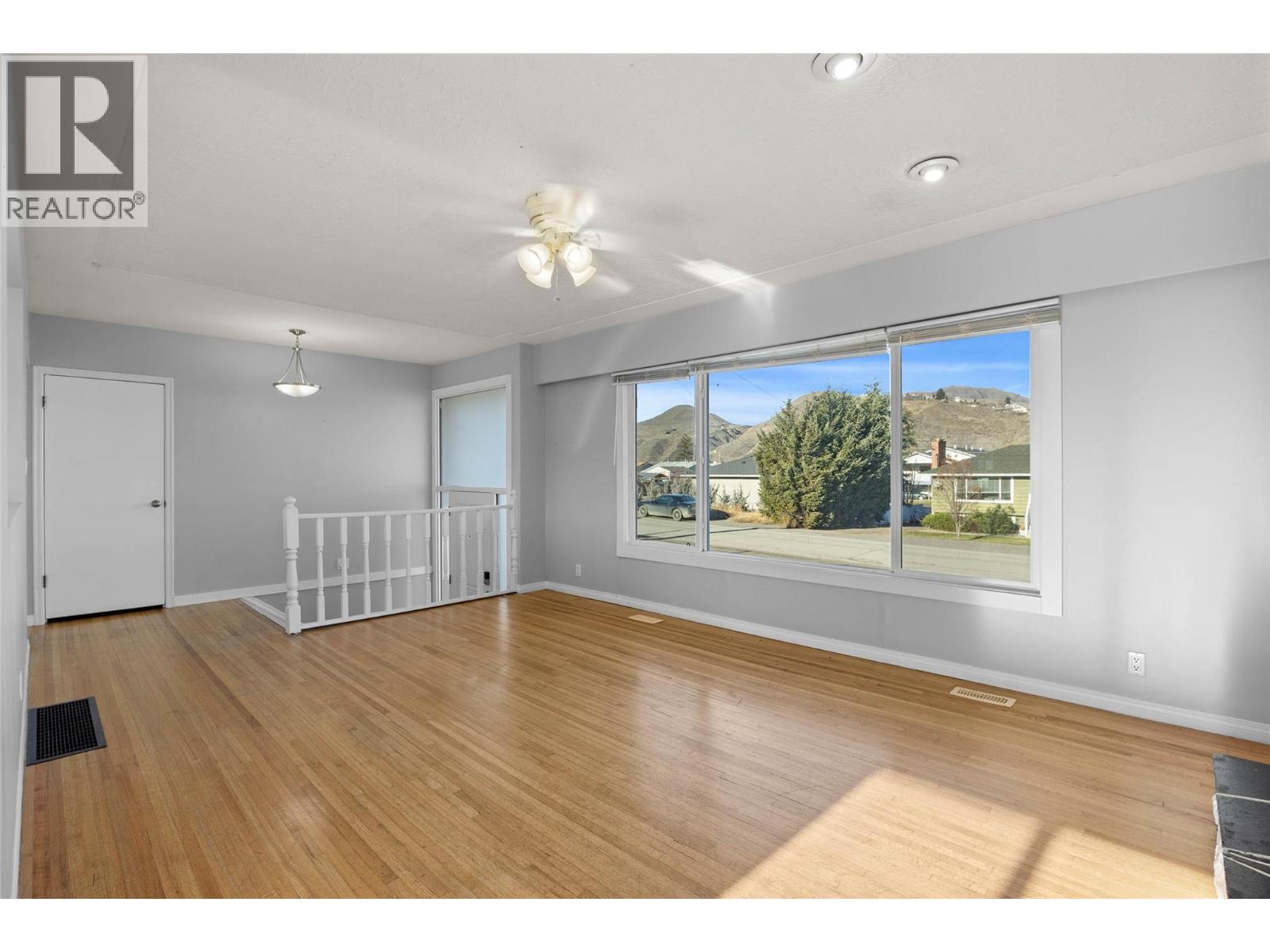 1069 Lethbridge Avenue, Kamloops, British Columbia  V2B 1Y1 - Photo 4 - 10388976