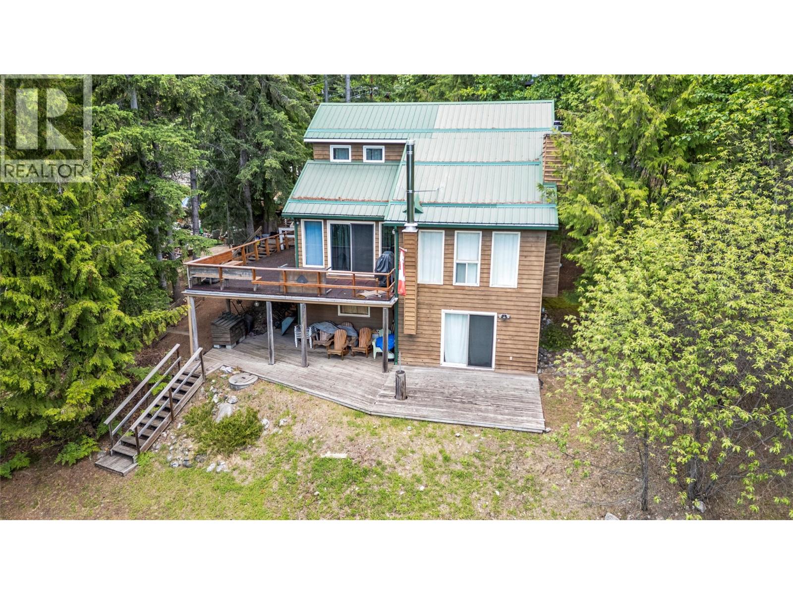 7256 Estate Drive, anglemont, British Columbia