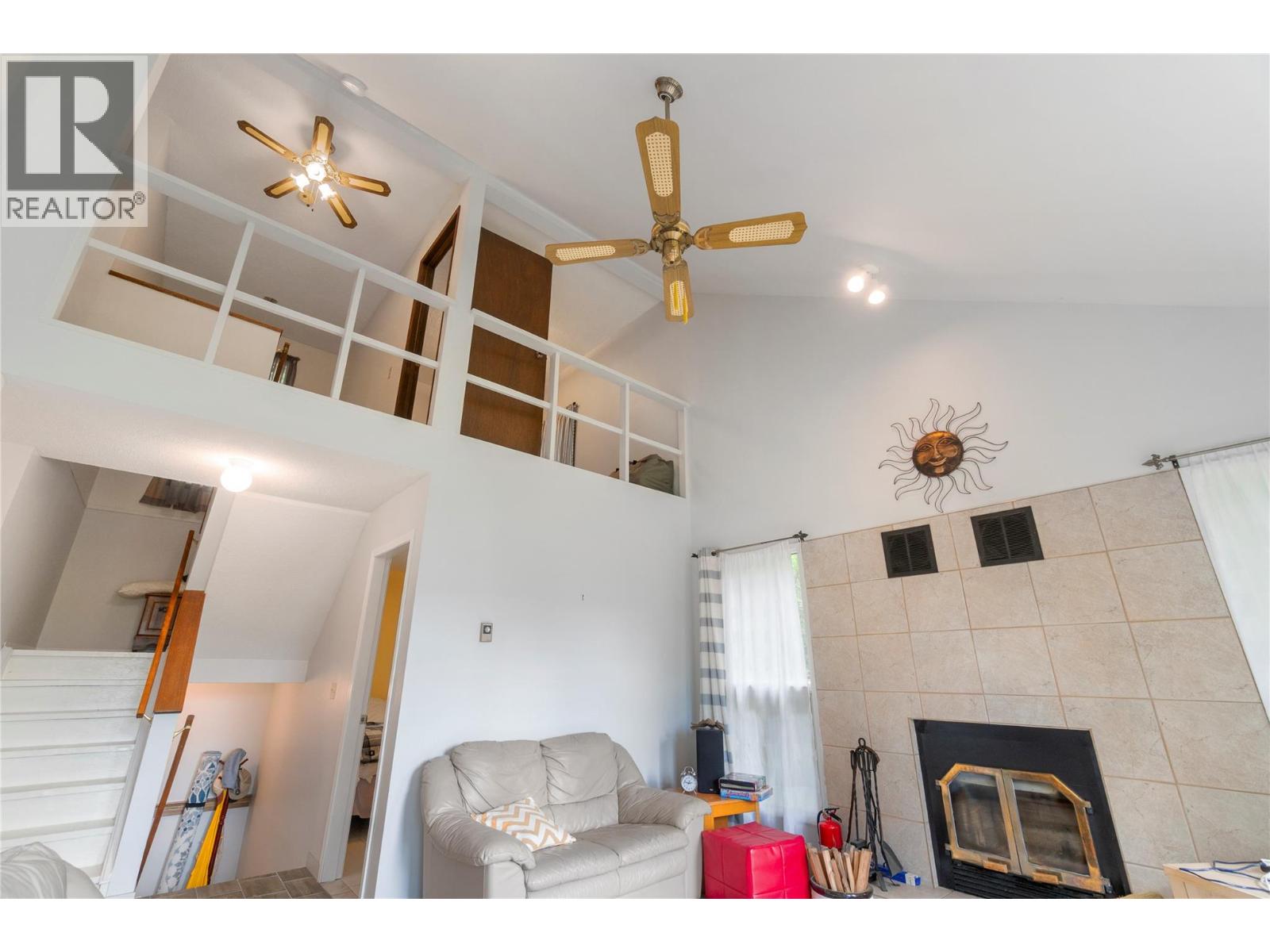 7256 Estate Drive, Anglemont, British Columbia  V0E 1M8 - Photo 12 - 10388999