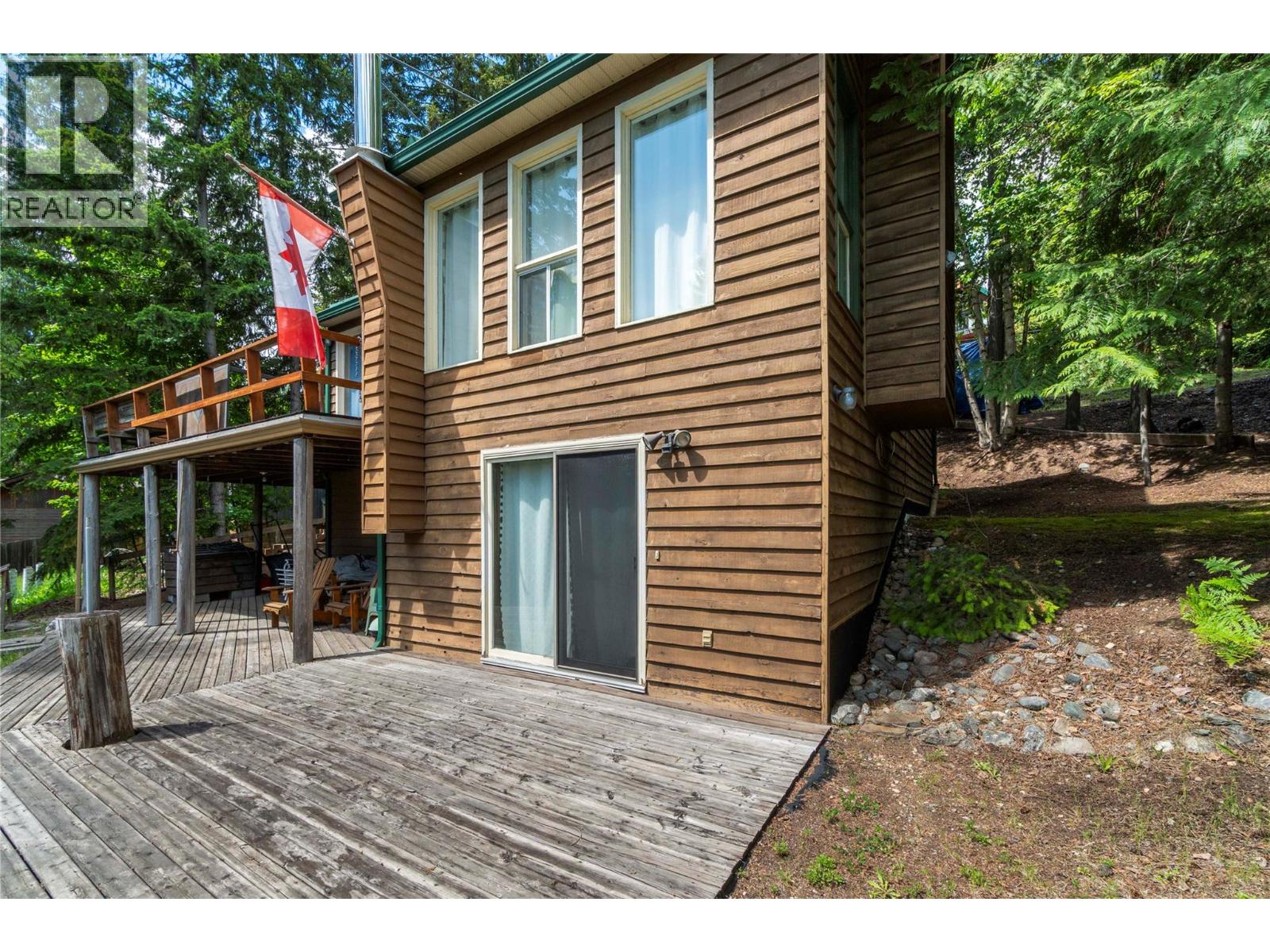7256 Estate Drive, Anglemont, British Columbia  V0E 1M8 - Photo 2 - 10388999