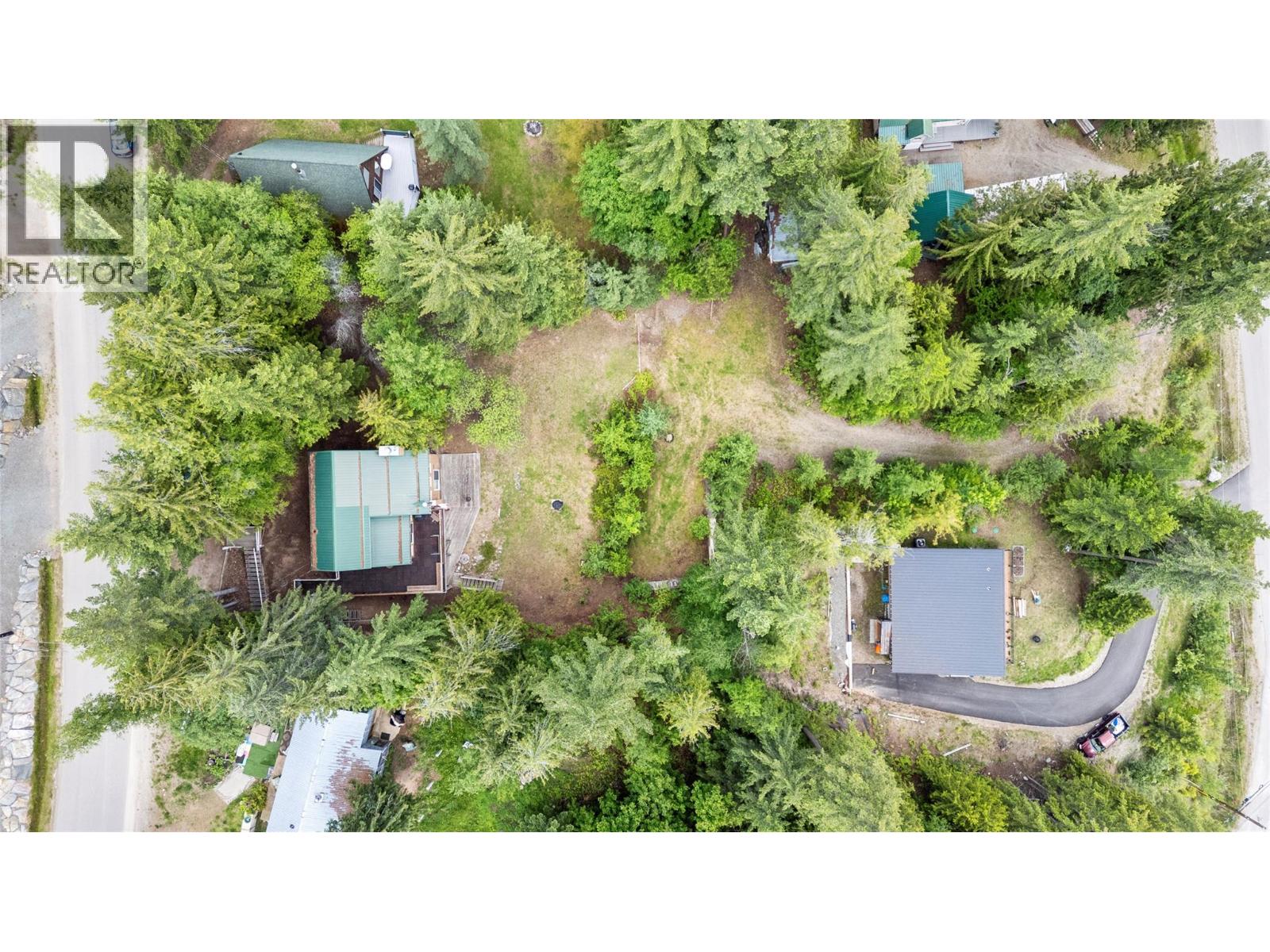 7256 Estate Drive, Anglemont, British Columbia  V0E 1M8 - Photo 29 - 10388999