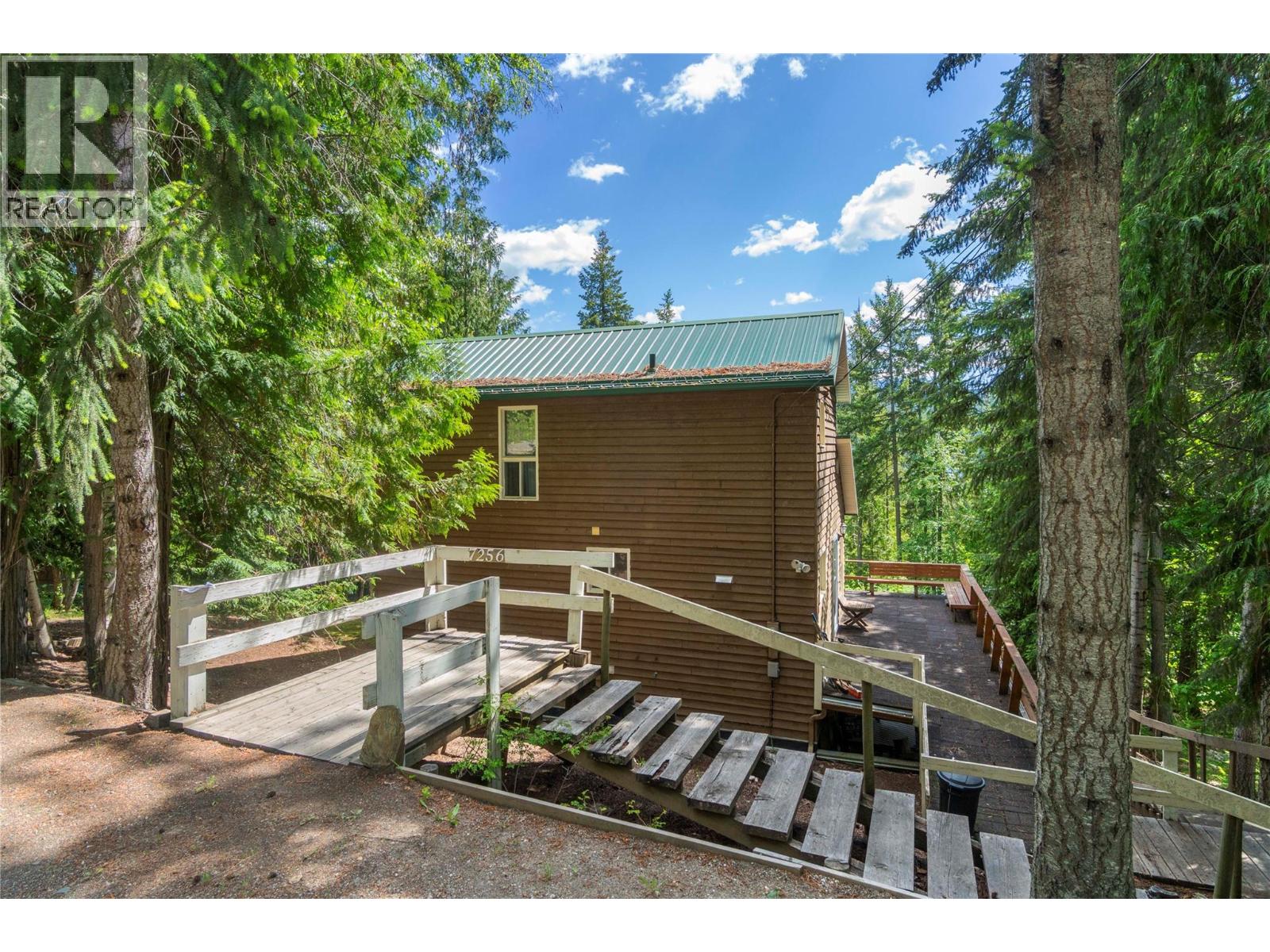 7256 Estate Drive, Anglemont, British Columbia  V0E 1M8 - Photo 3 - 10388999