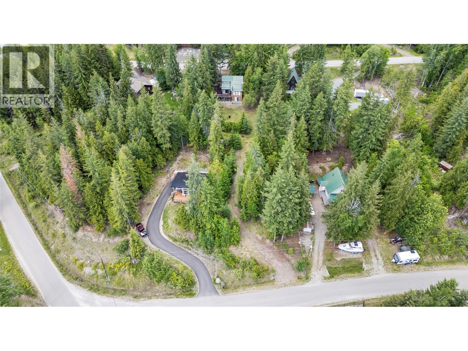 7256 Estate Drive, Anglemont, British Columbia  V0E 1M8 - Photo 30 - 10388999