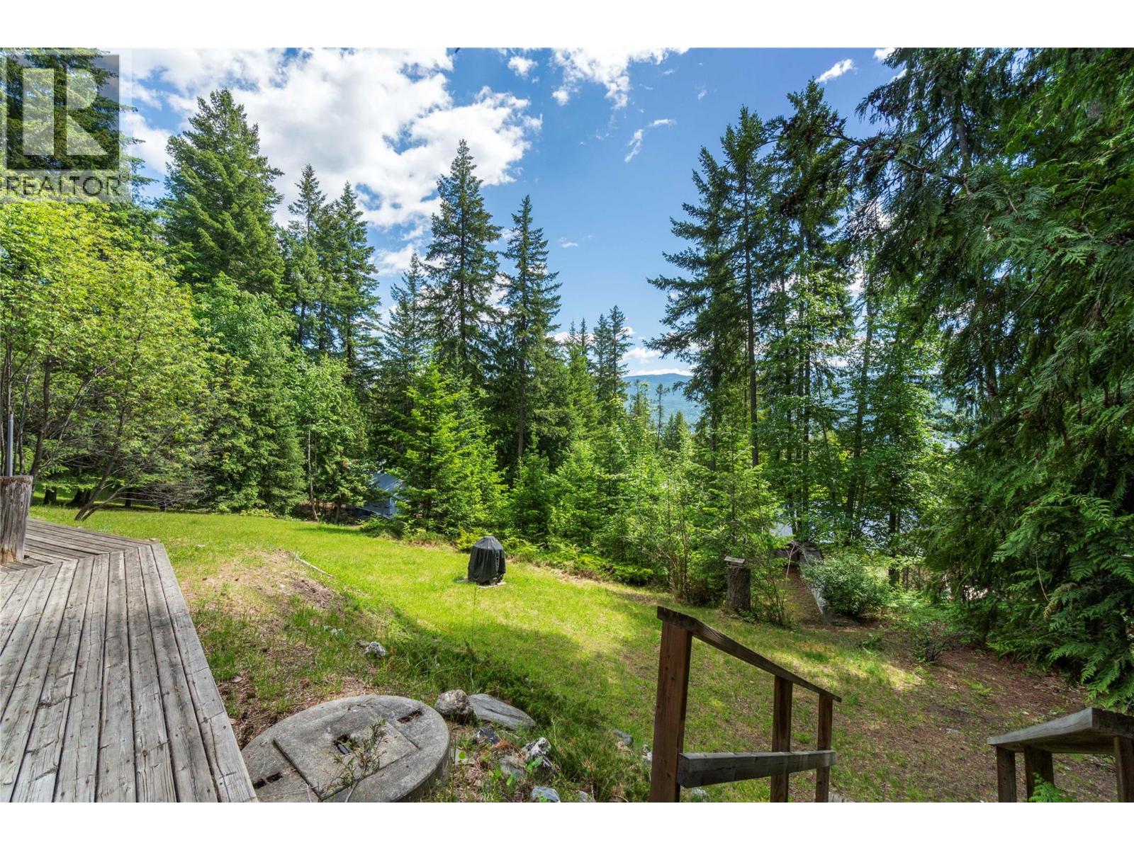 7256 Estate Drive, Anglemont, British Columbia  V0E 1M8 - Photo 33 - 10388999