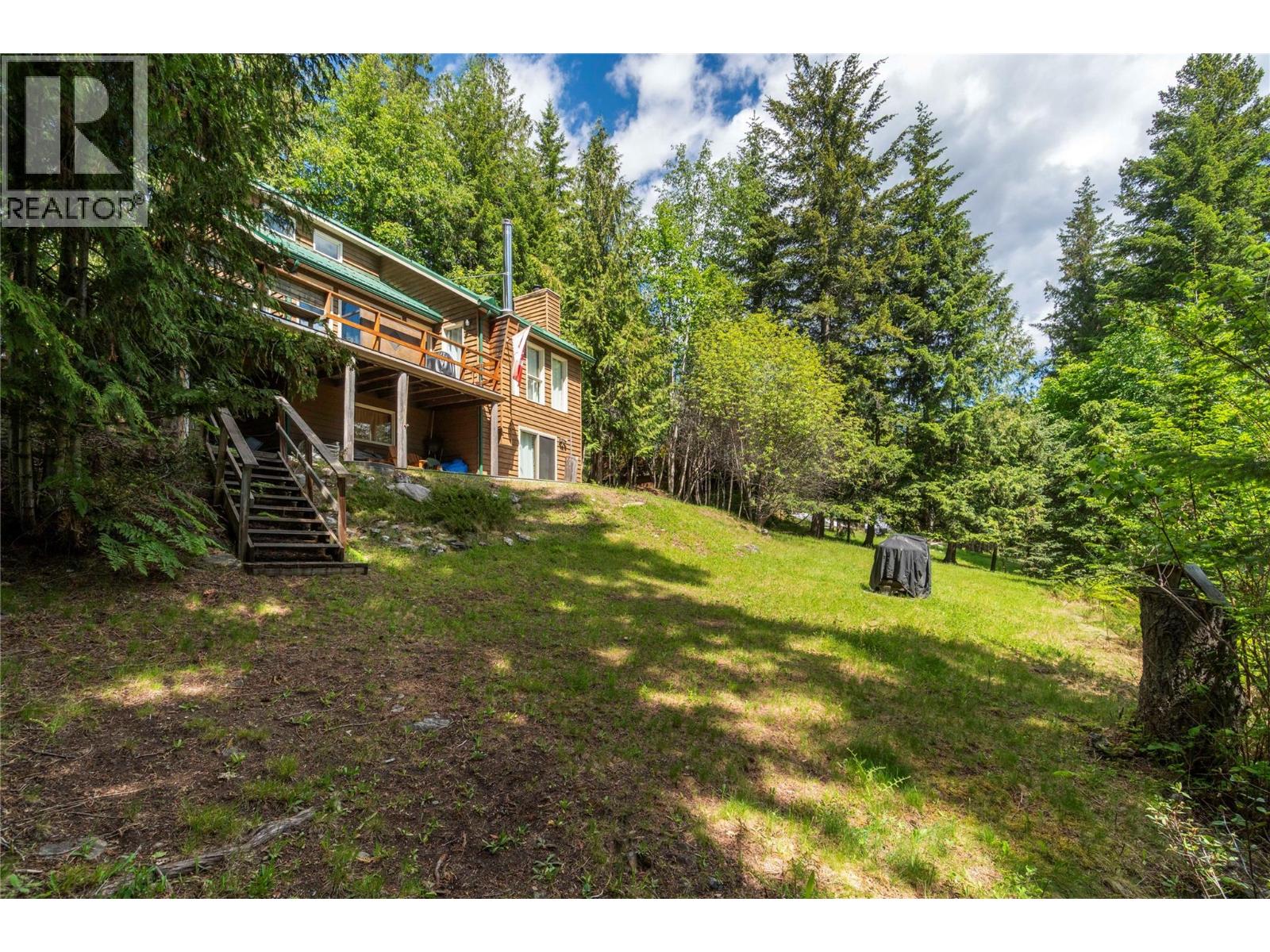 7256 Estate Drive, Anglemont, British Columbia  V0E 1M8 - Photo 35 - 10388999