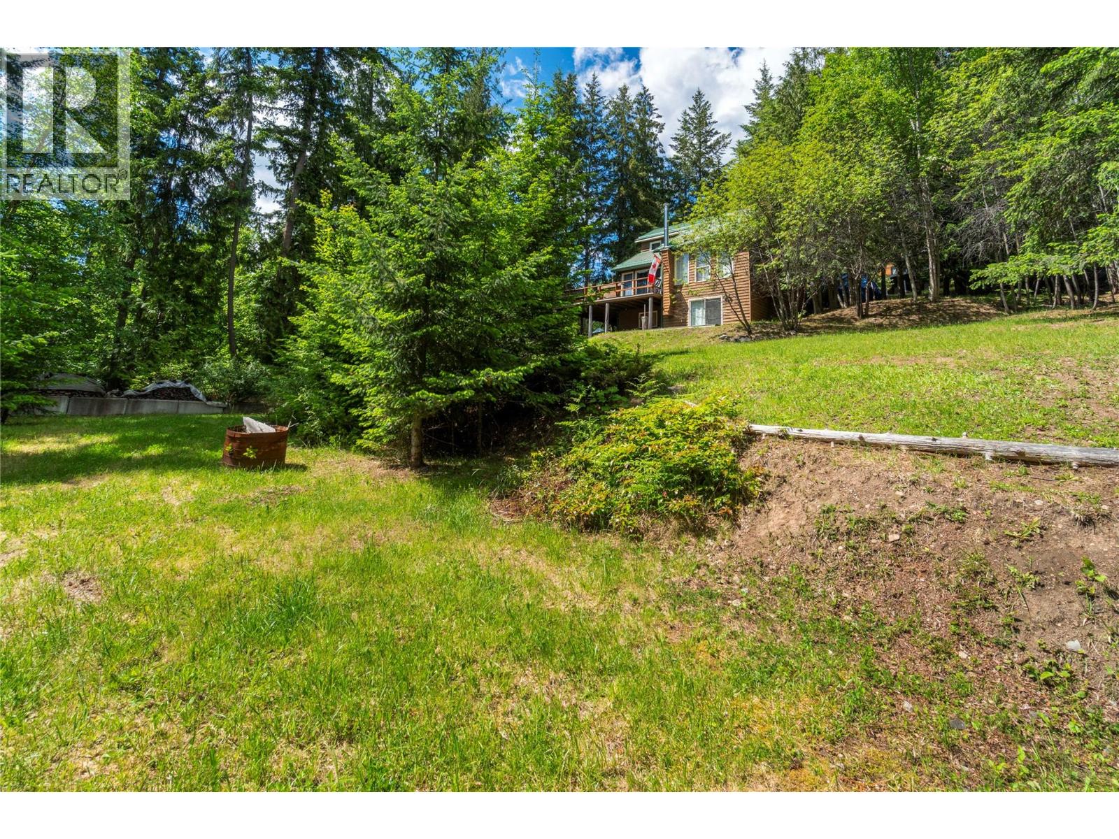 7256 Estate Drive, Anglemont, British Columbia  V0E 1M8 - Photo 36 - 10388999
