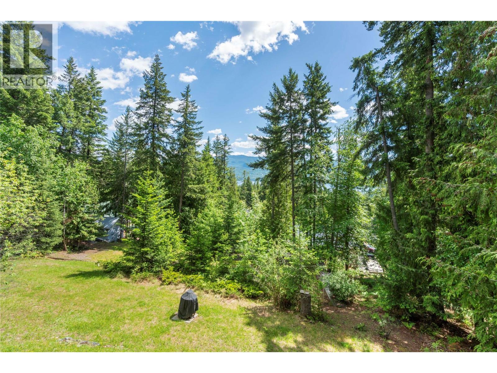 7256 Estate Drive, Anglemont, British Columbia  V0E 1M8 - Photo 38 - 10388999